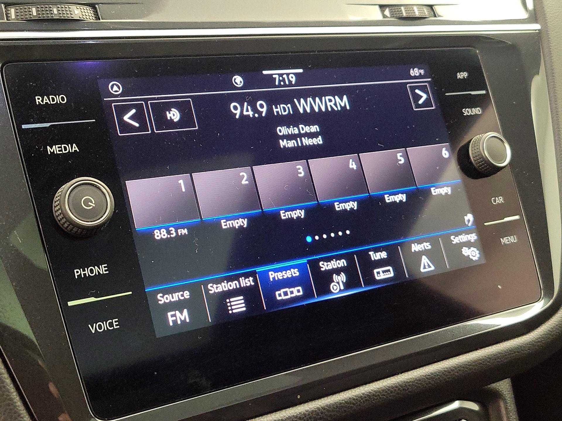 Thumbnail: 2021 Volkswagen Tiguan - 15