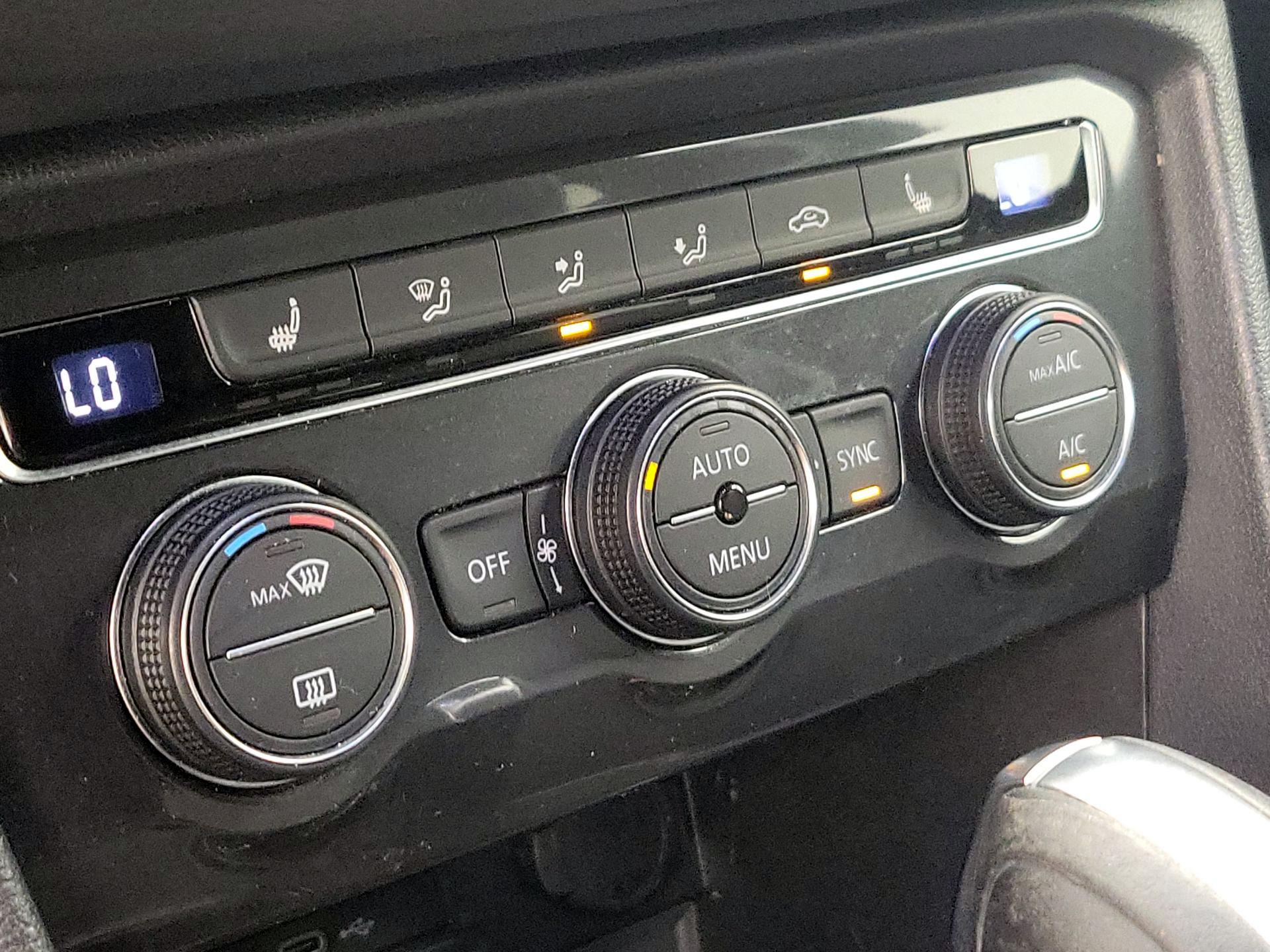 Thumbnail: 2021 Volkswagen Tiguan - 16