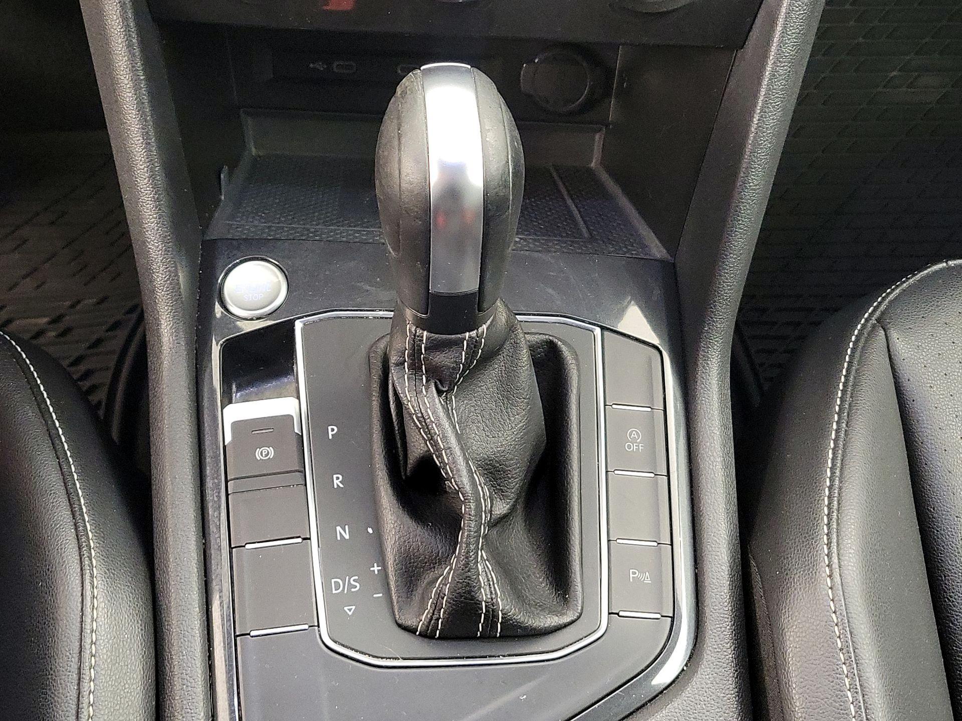 Thumbnail: 2021 Volkswagen Tiguan - 17