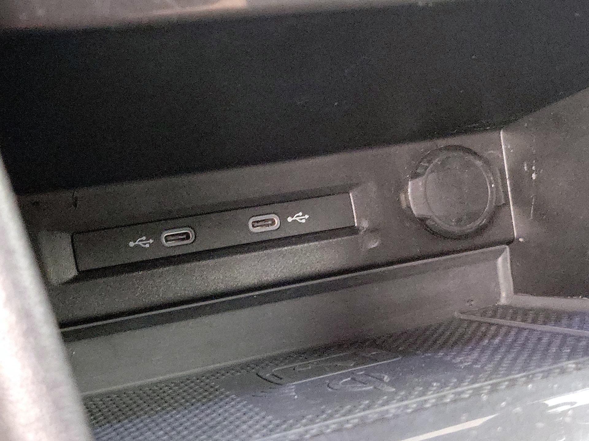 Thumbnail: 2021 Volkswagen Tiguan - 18