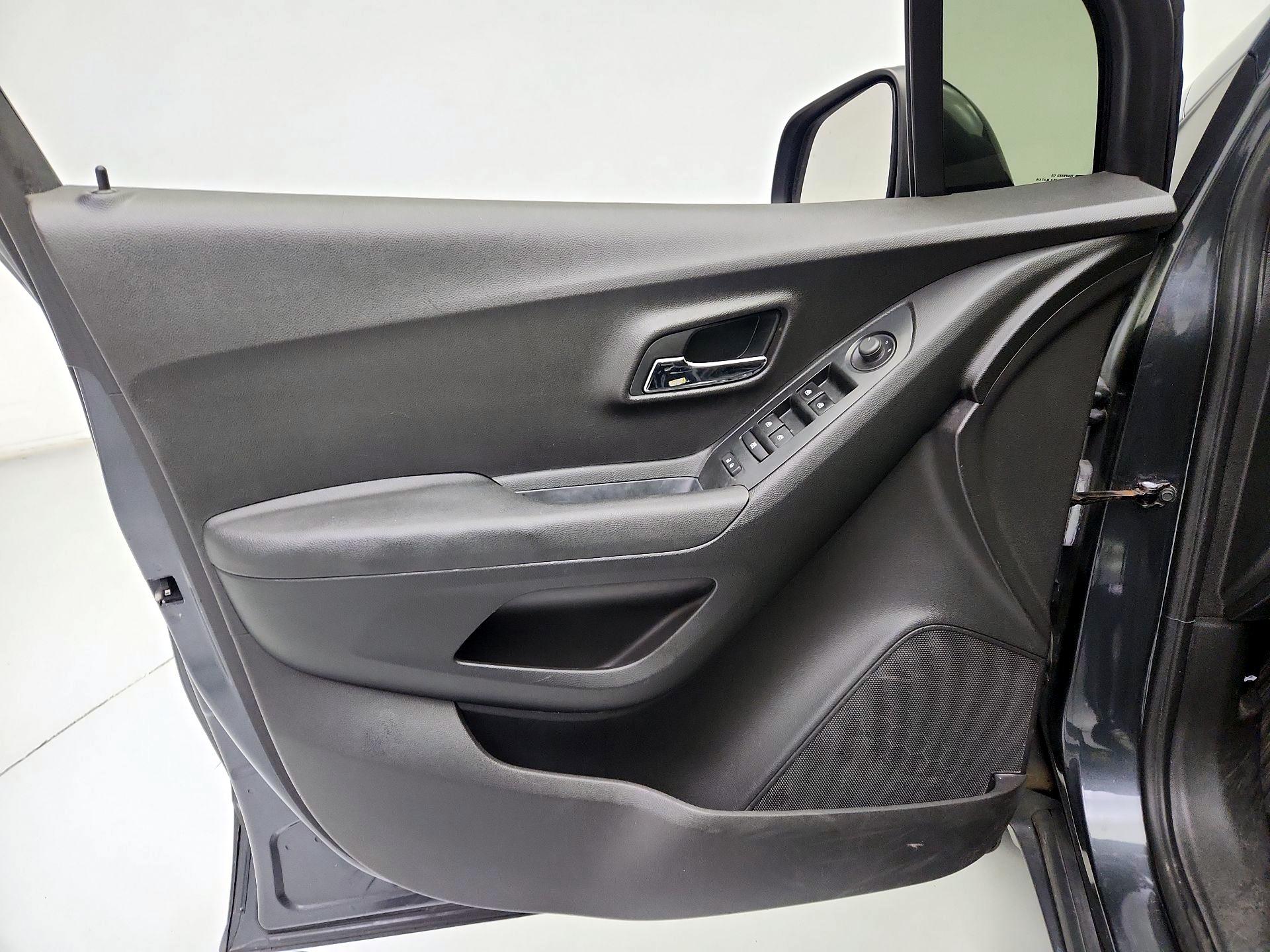 Thumbnail: 2016 Chevrolet Trax - 12