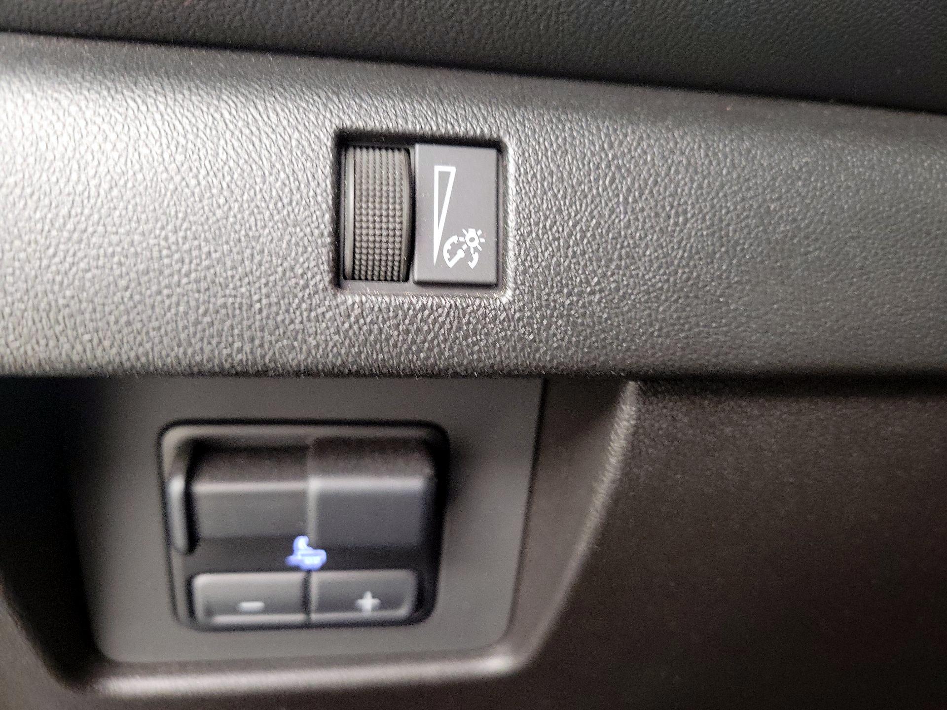 Thumbnail: 2023 Chevrolet Colorado - 13