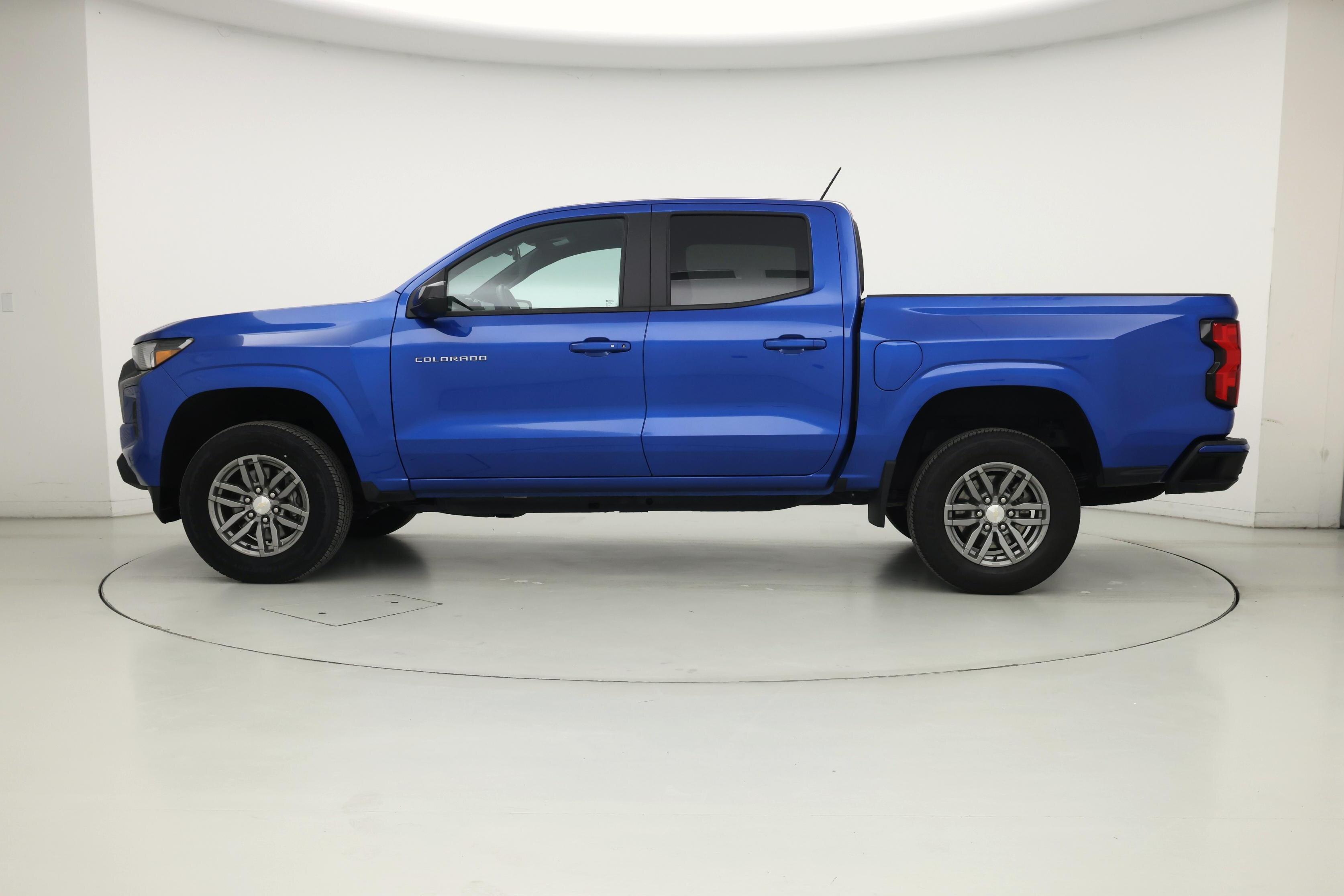 Thumbnail: 2023 Chevrolet Colorado - 3