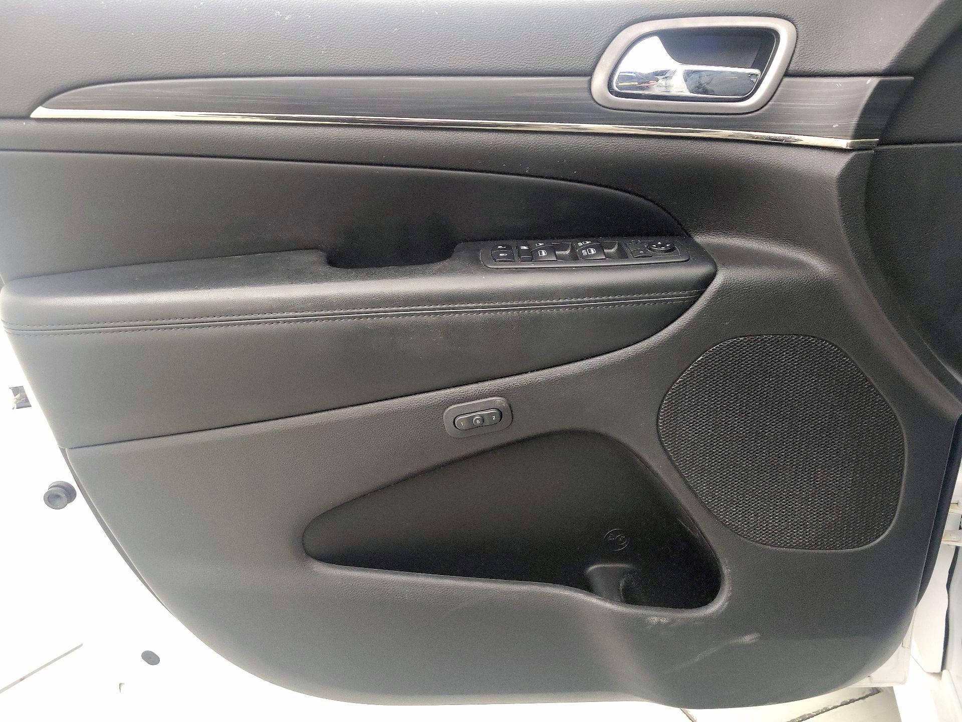 Thumbnail: 2020 Jeep Grand Cherokee - 12