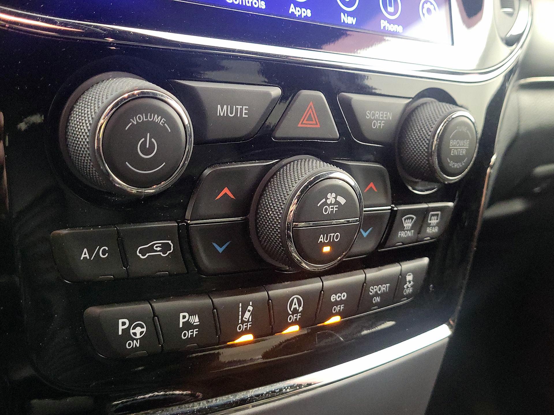 Thumbnail: 2020 Jeep Grand Cherokee - 17