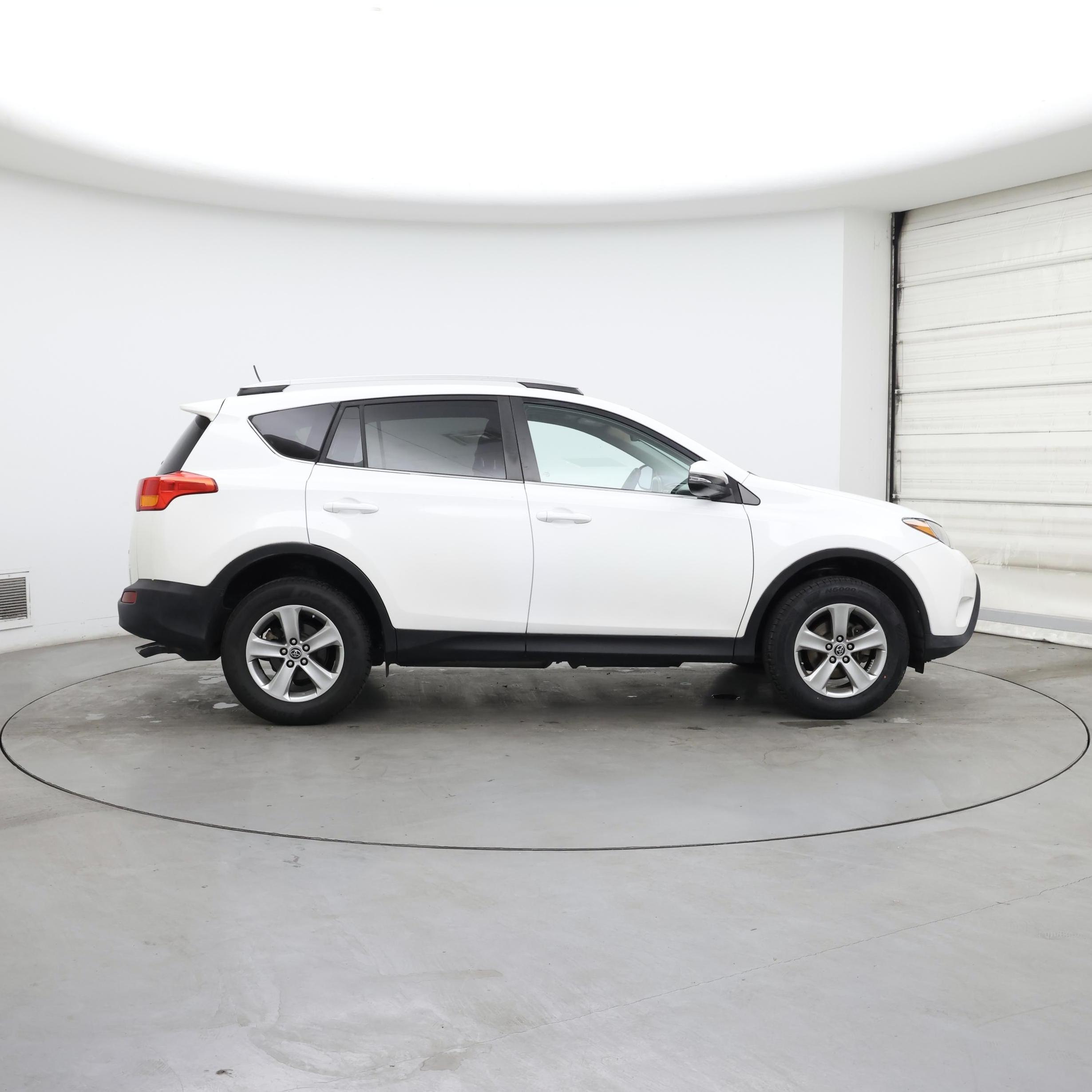 Thumbnail: 2015 Toyota RAV4 - 7