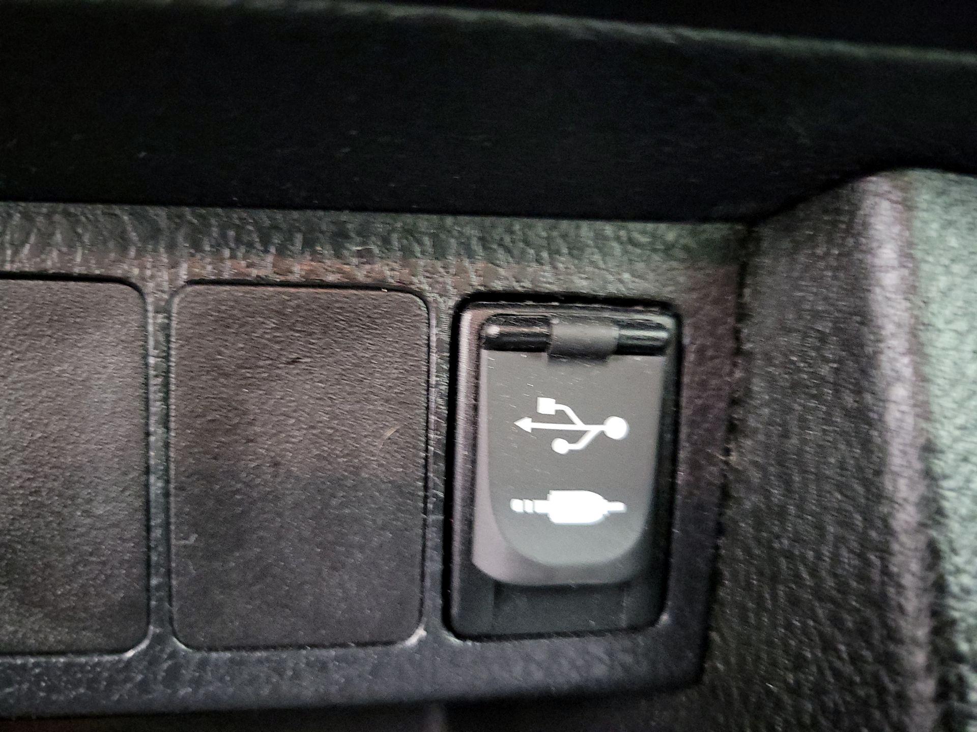 Thumbnail: 2015 Toyota Corolla - 17