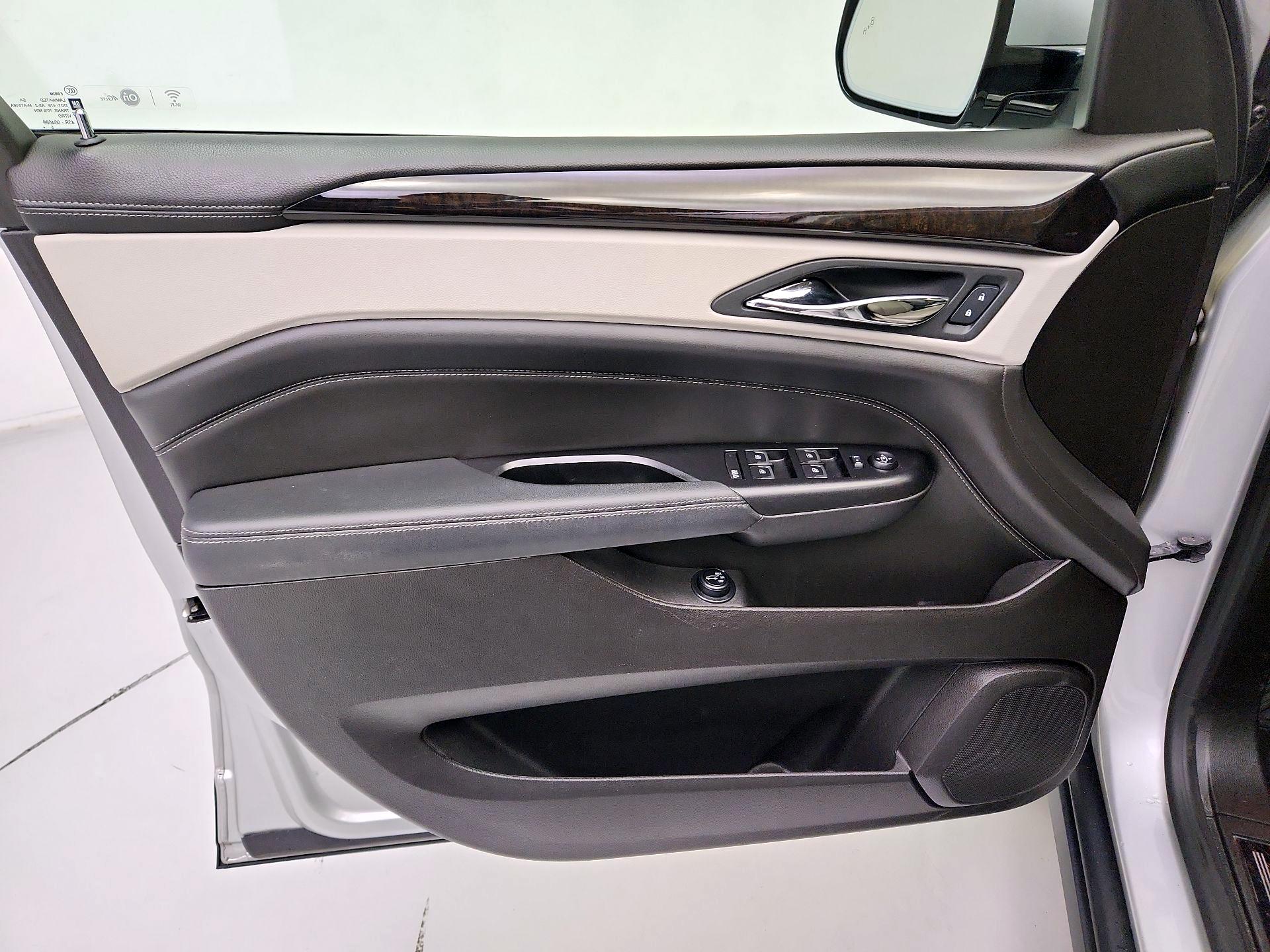 Thumbnail: 2016 Cadillac SRX - 12