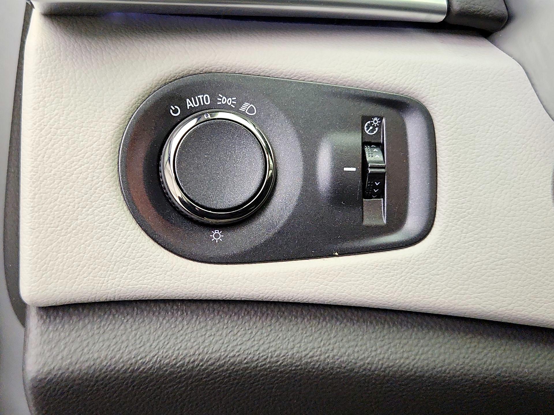 Thumbnail: 2016 Cadillac SRX - 13