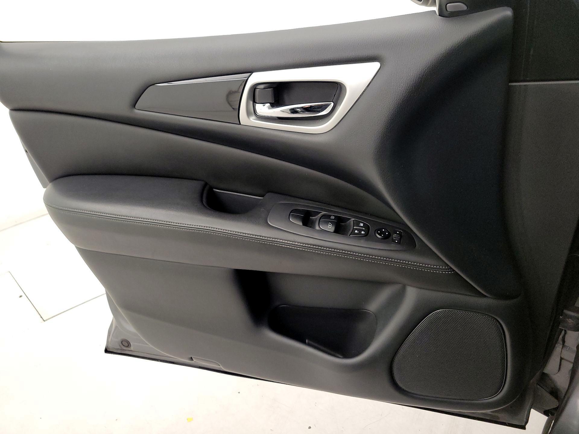 Thumbnail: 2019 Nissan Pathfinder - 12