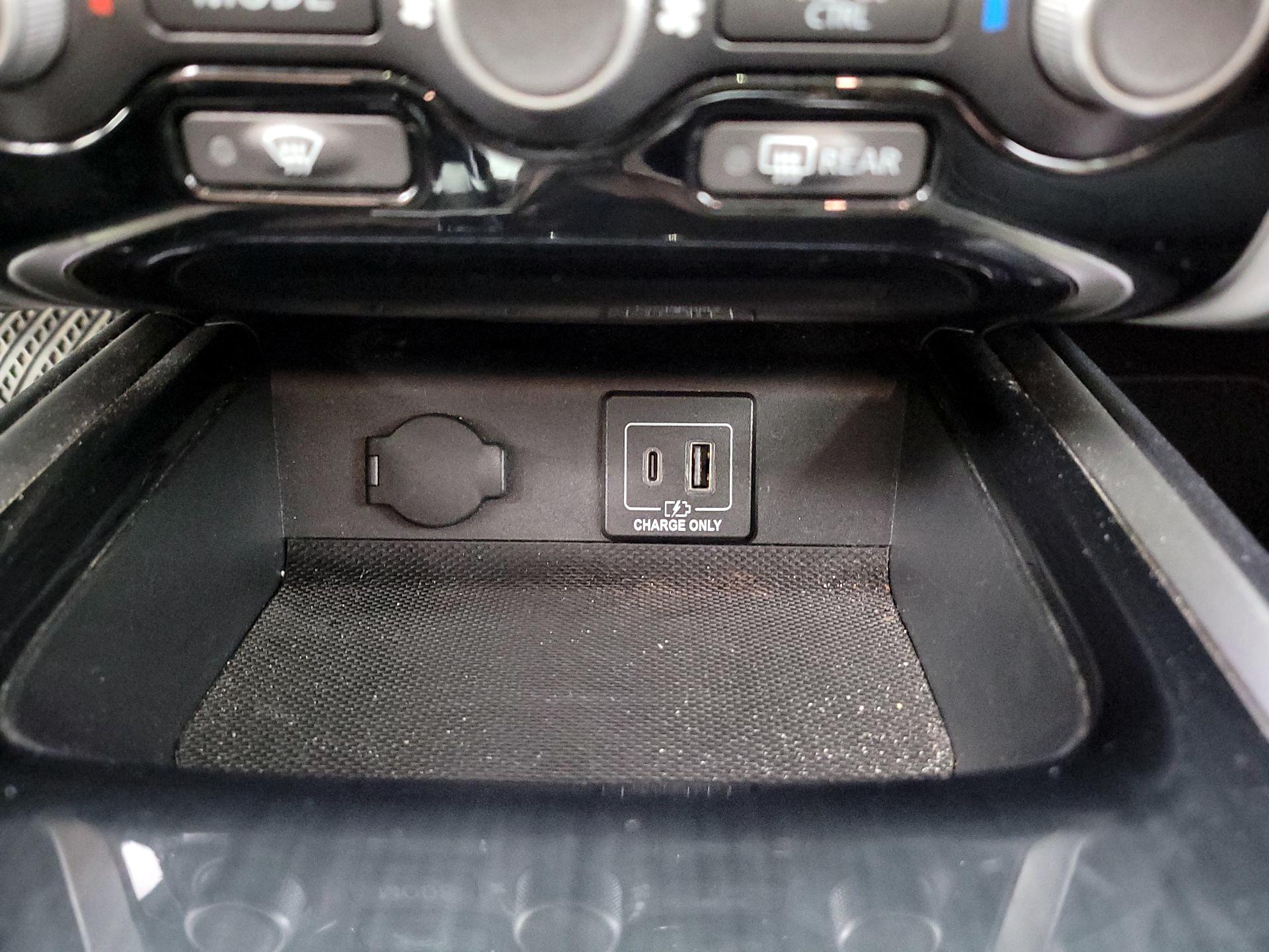 Thumbnail: 2019 Nissan Pathfinder - 18