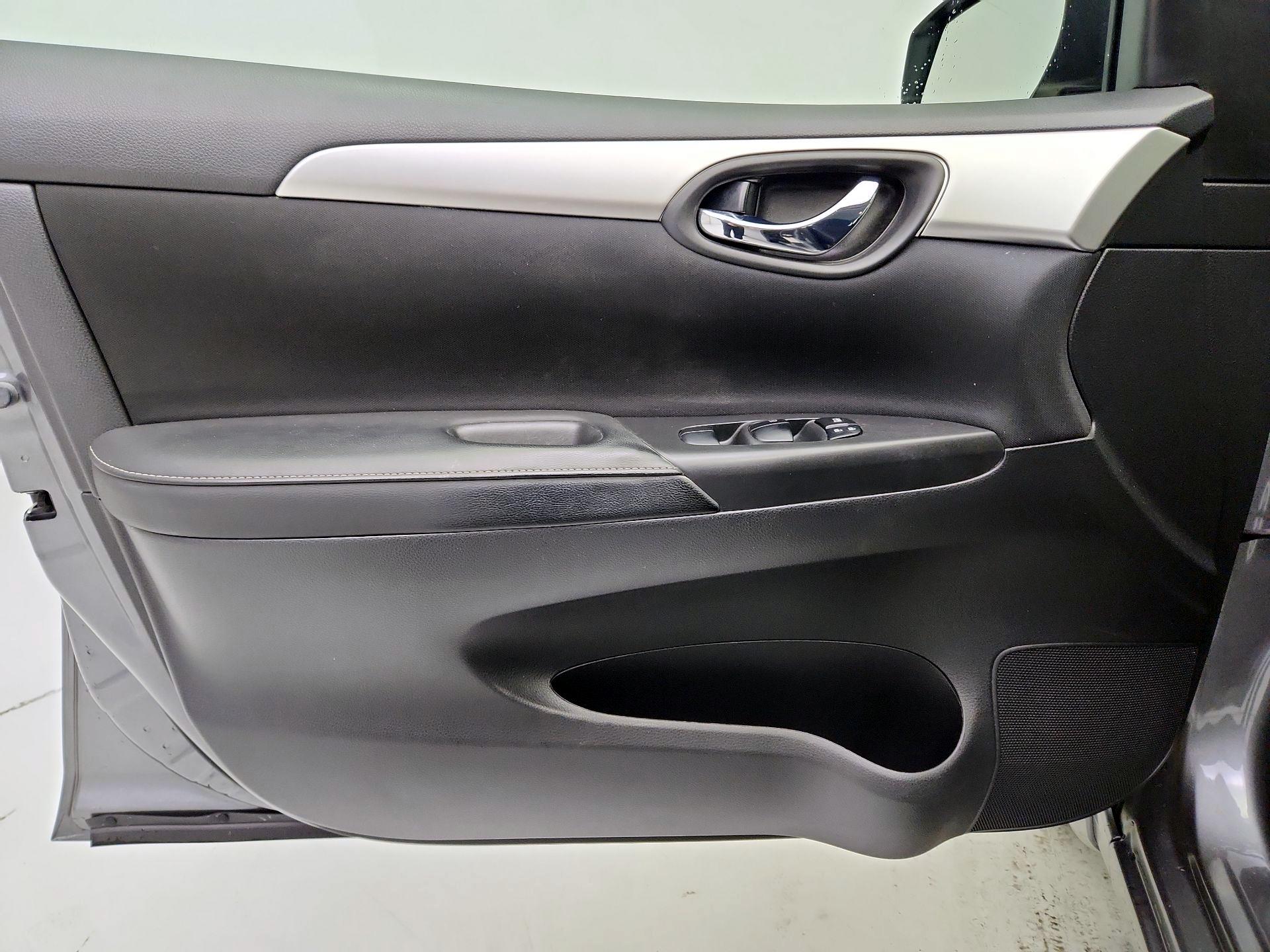 Thumbnail: 2019 Nissan Sentra - 12