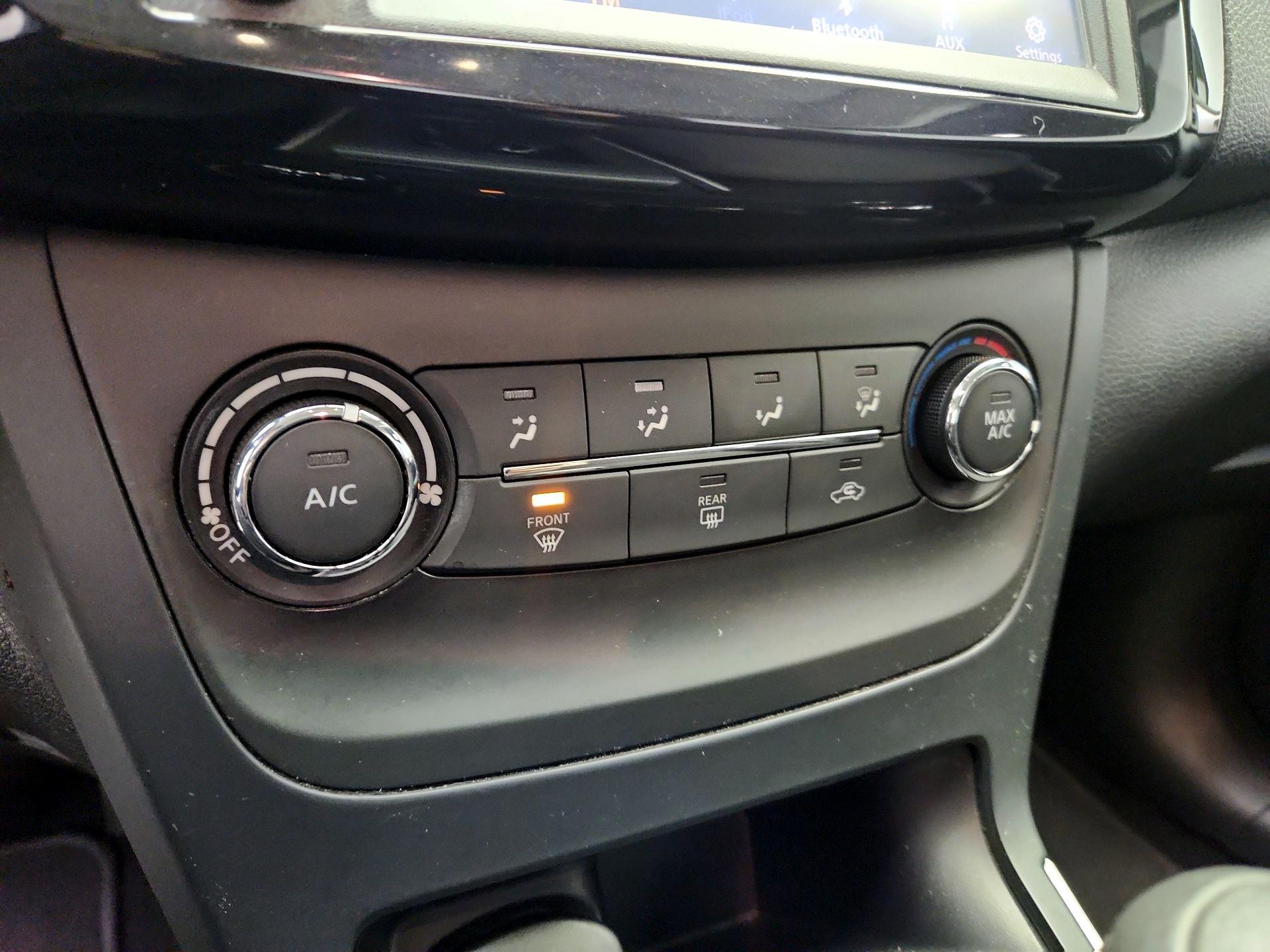 Thumbnail: 2019 Nissan Sentra - 16