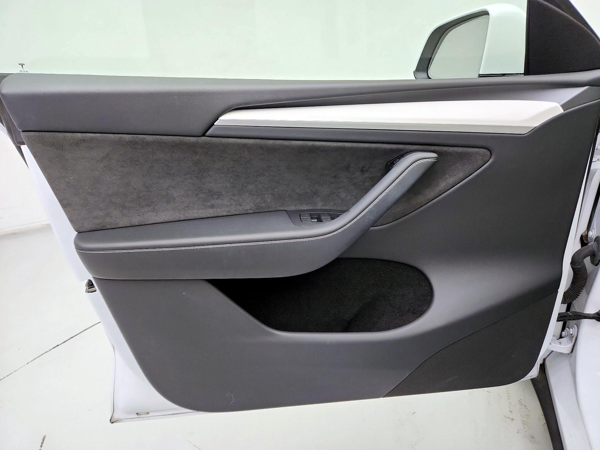 Thumbnail: 2023 Tesla Model Y - 12