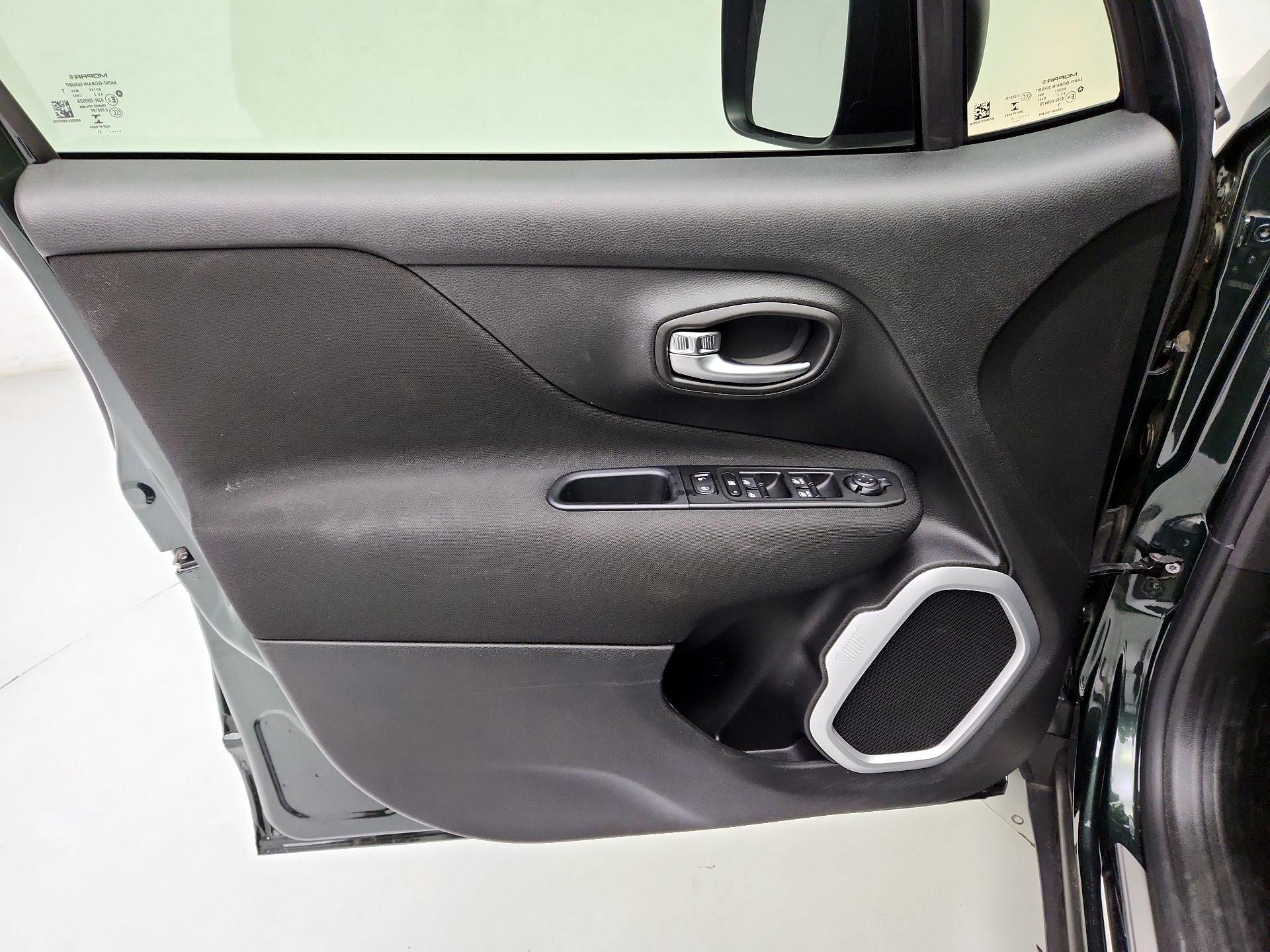 Thumbnail: 2021 Jeep Renegade - 12