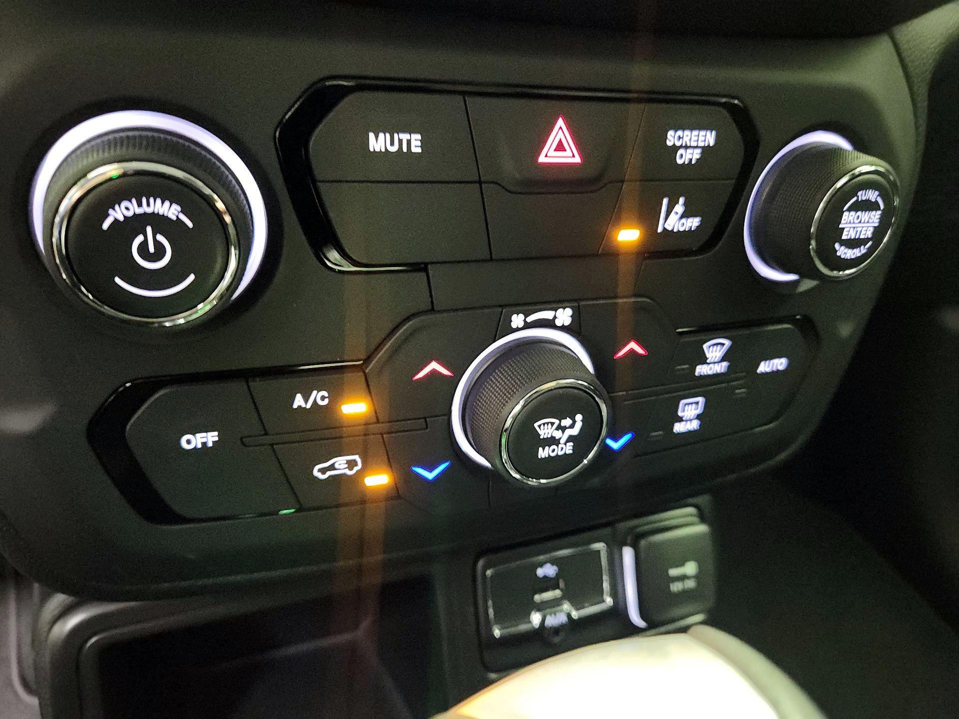 Thumbnail: 2021 Jeep Renegade - 17