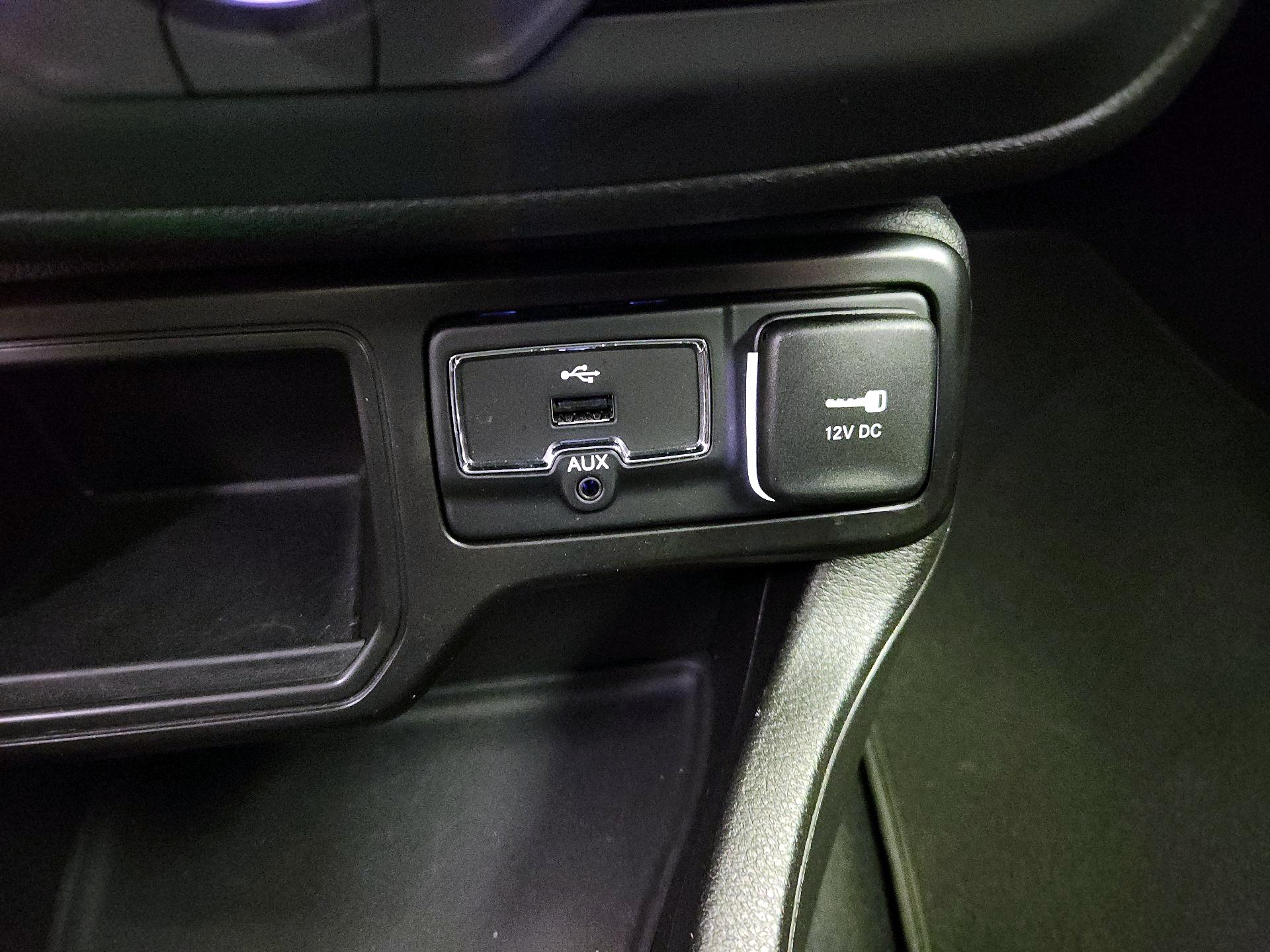 Thumbnail: 2021 Jeep Renegade - 19