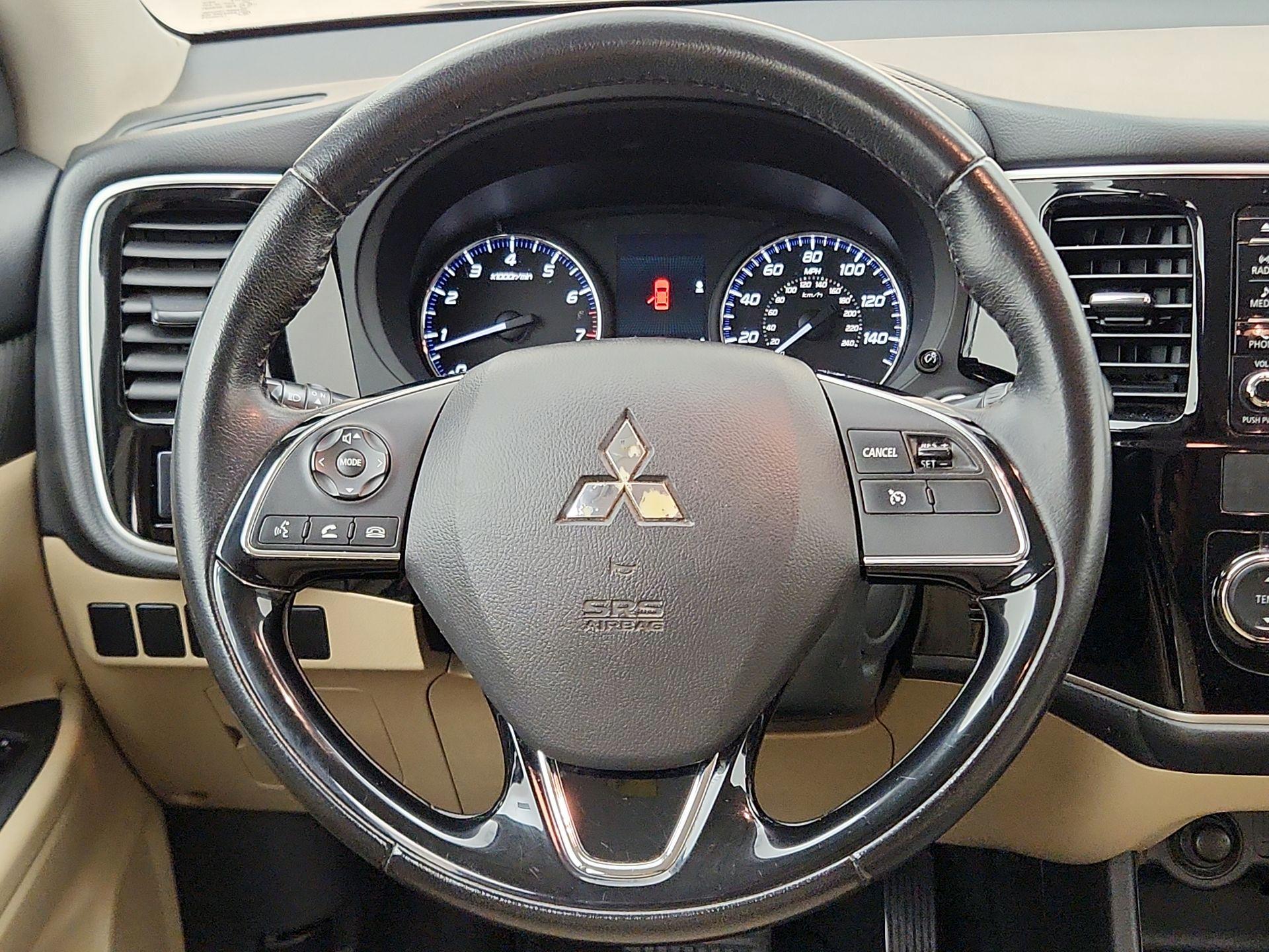 Thumbnail: 2016 Mitsubishi Outlander - 10