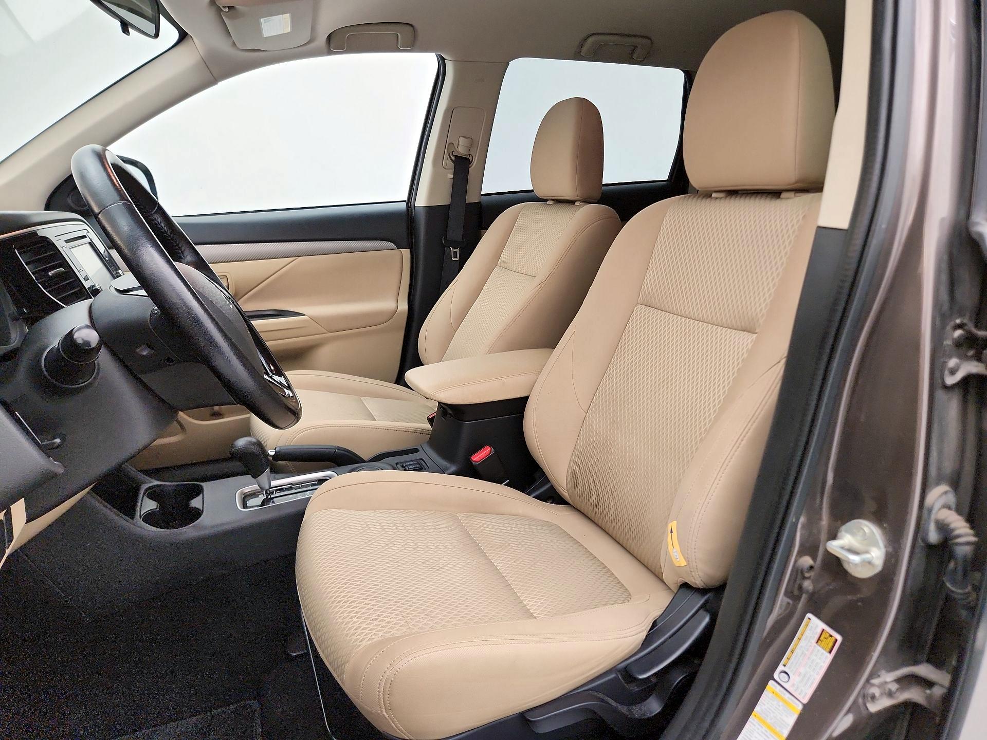 Thumbnail: 2016 Mitsubishi Outlander - 11