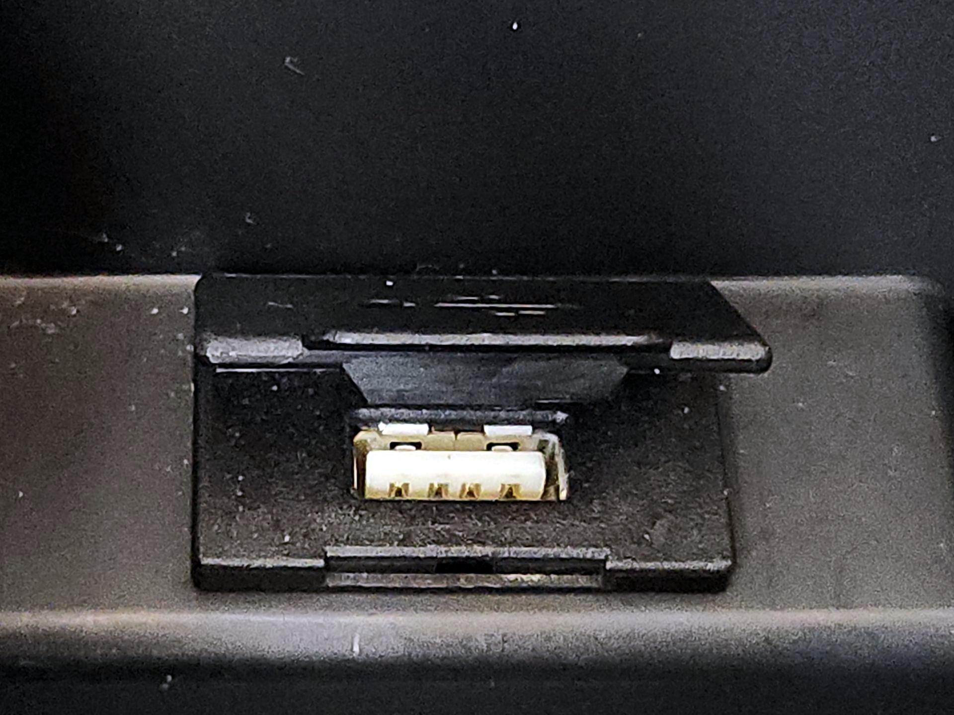 Thumbnail: 2016 Mitsubishi Outlander - 18