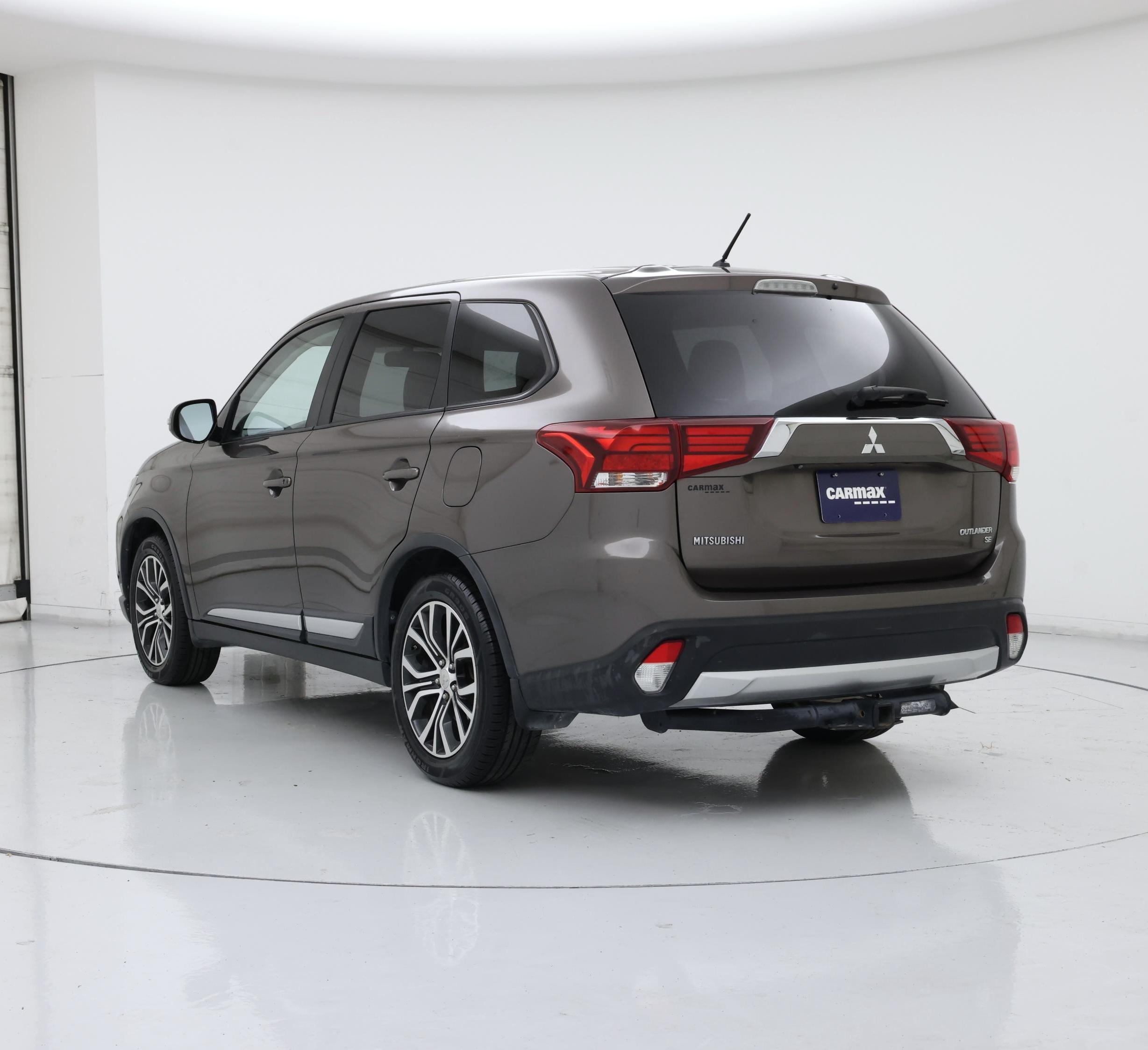 Thumbnail: 2016 Mitsubishi Outlander - 2