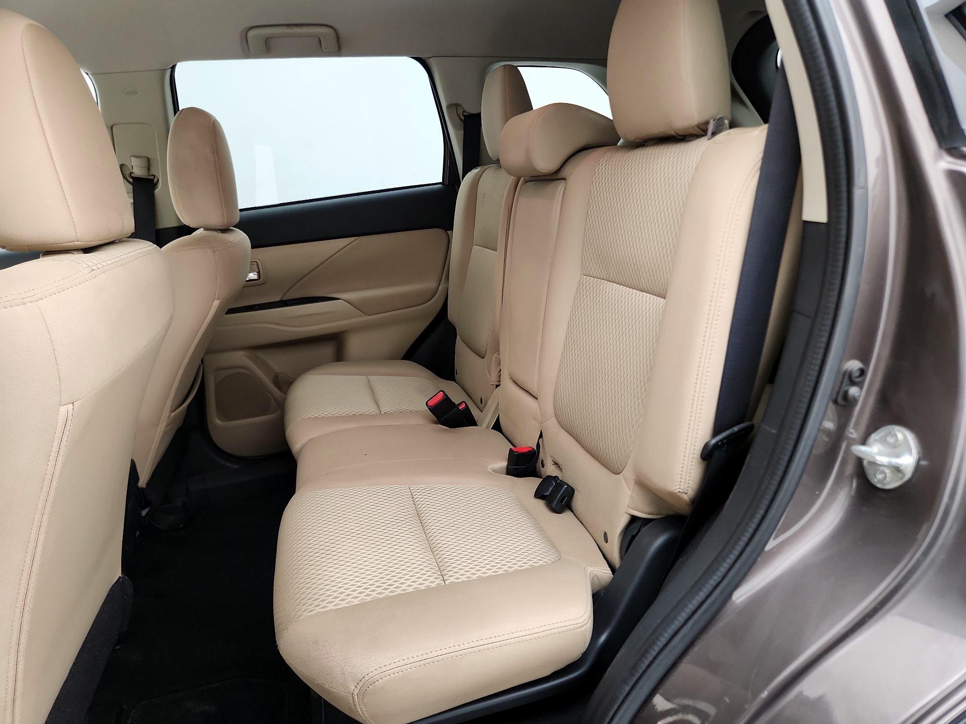 Thumbnail: 2016 Mitsubishi Outlander - 19