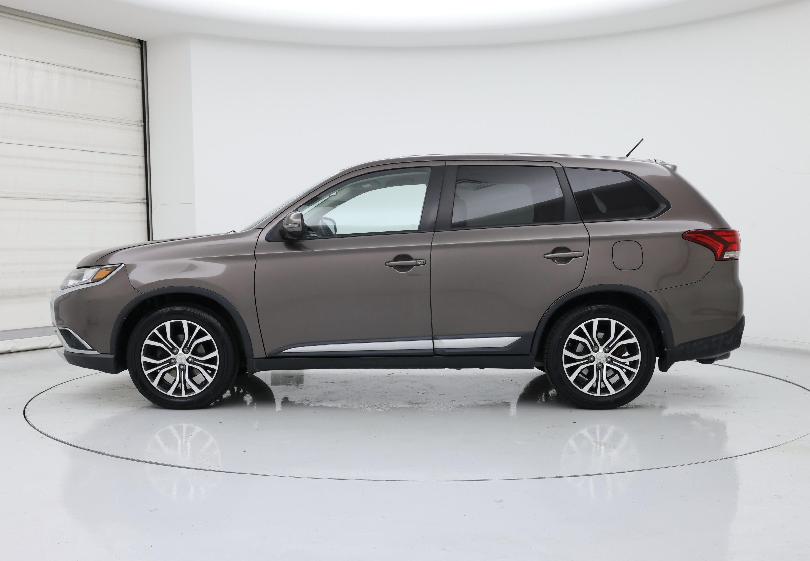 Thumbnail: 2016 Mitsubishi Outlander - 3