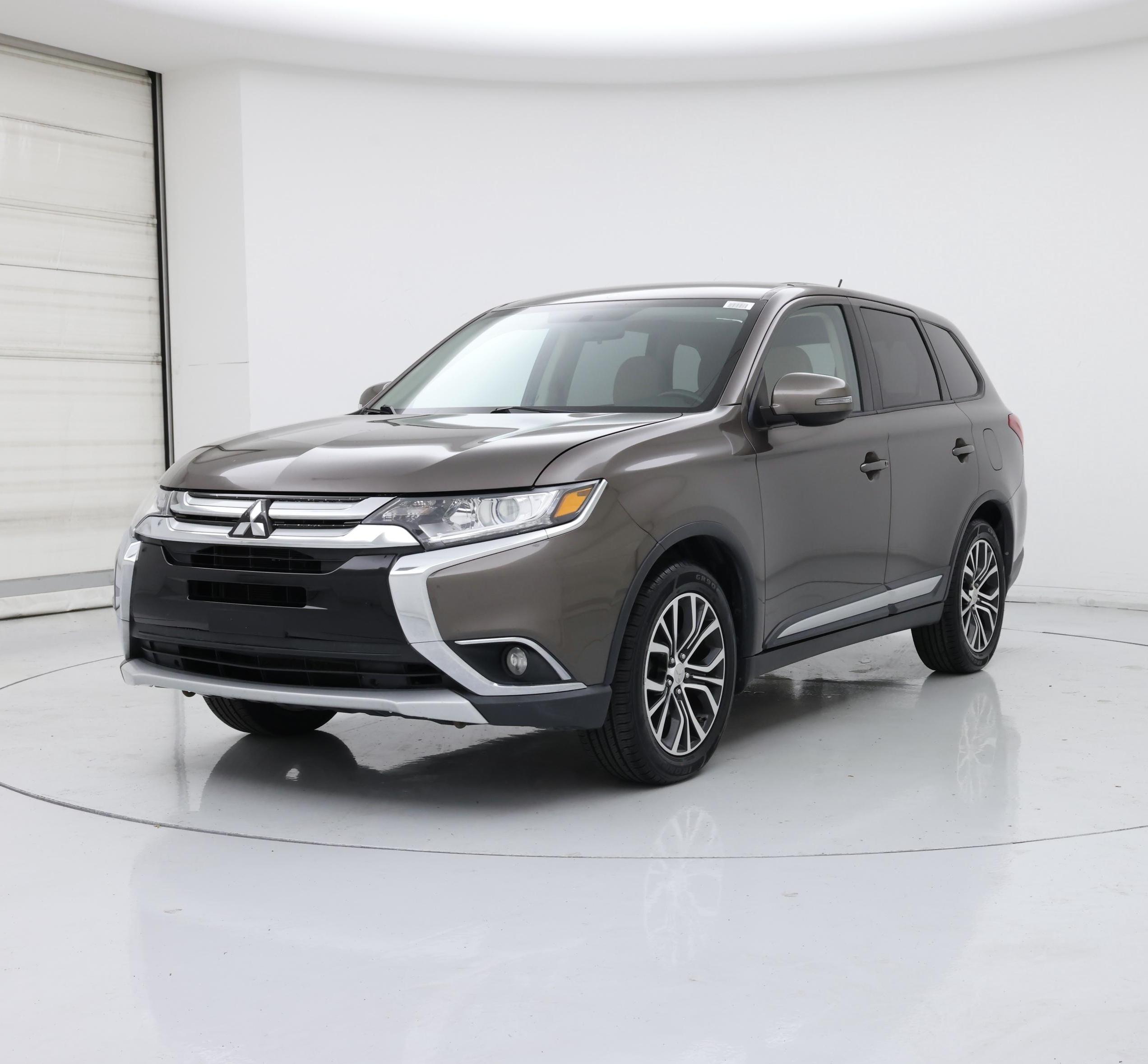 Thumbnail: 2016 Mitsubishi Outlander - 4