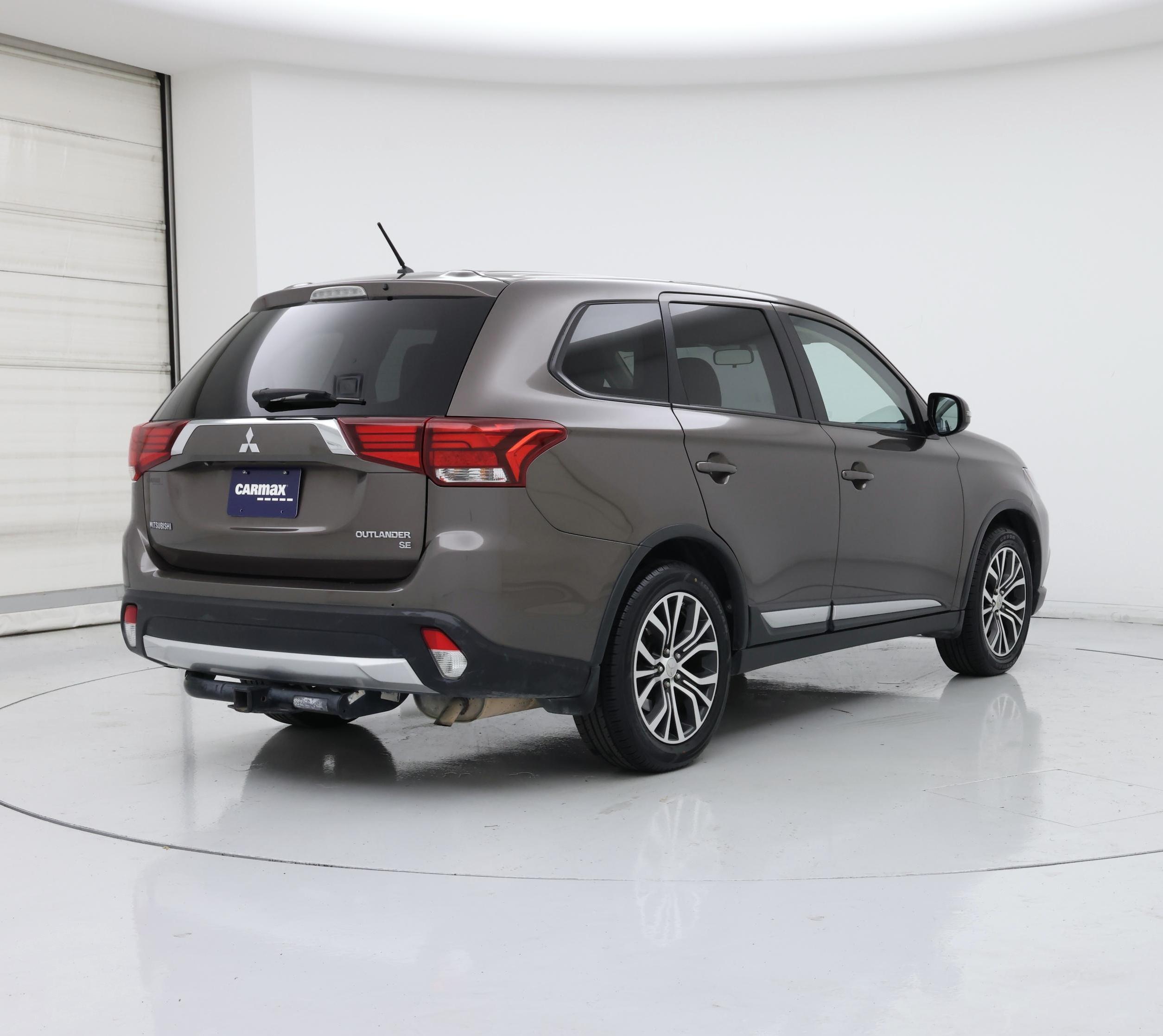 Thumbnail: 2016 Mitsubishi Outlander - 8