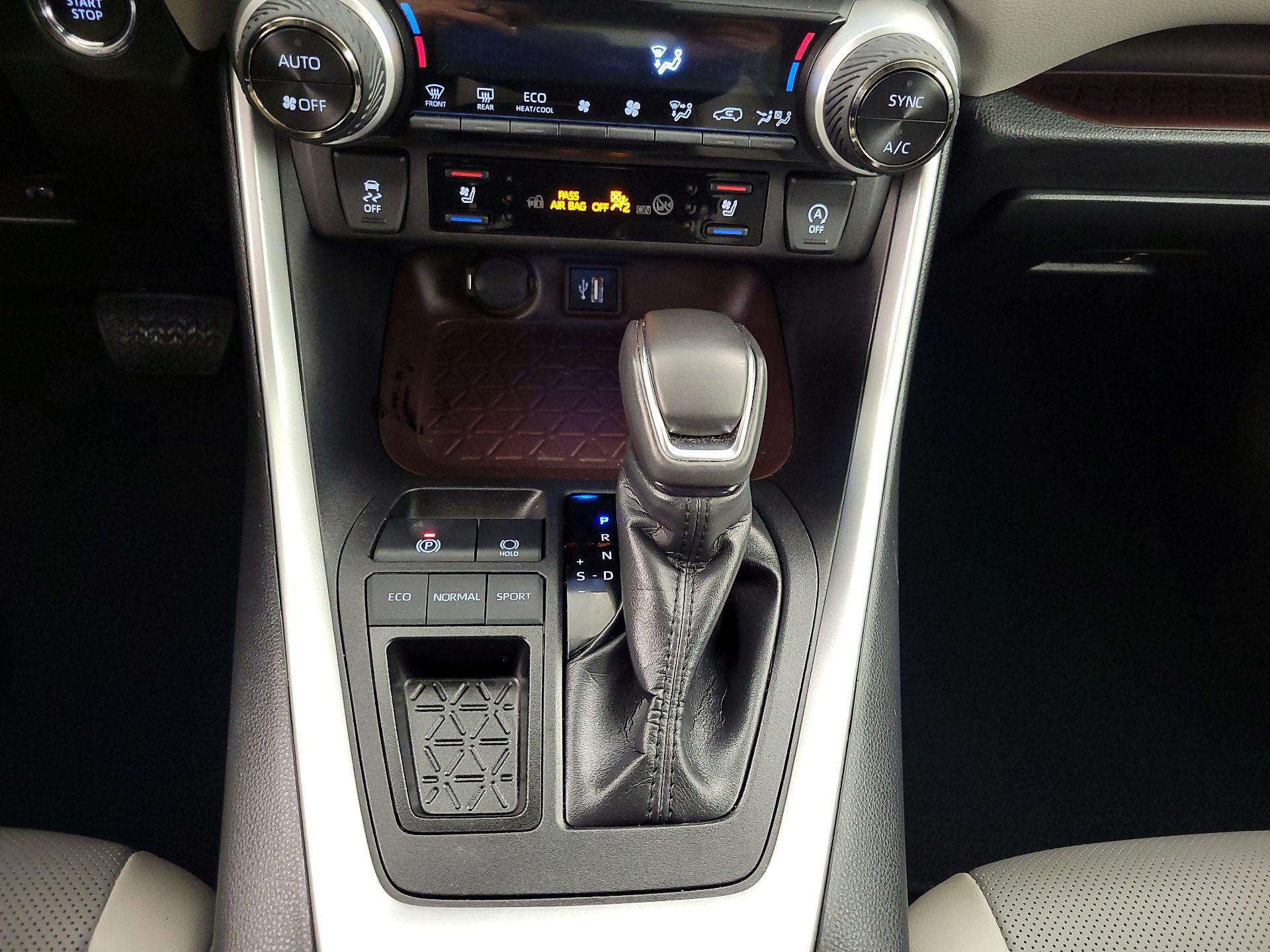 Thumbnail: 2025 Toyota RAV4 - 17