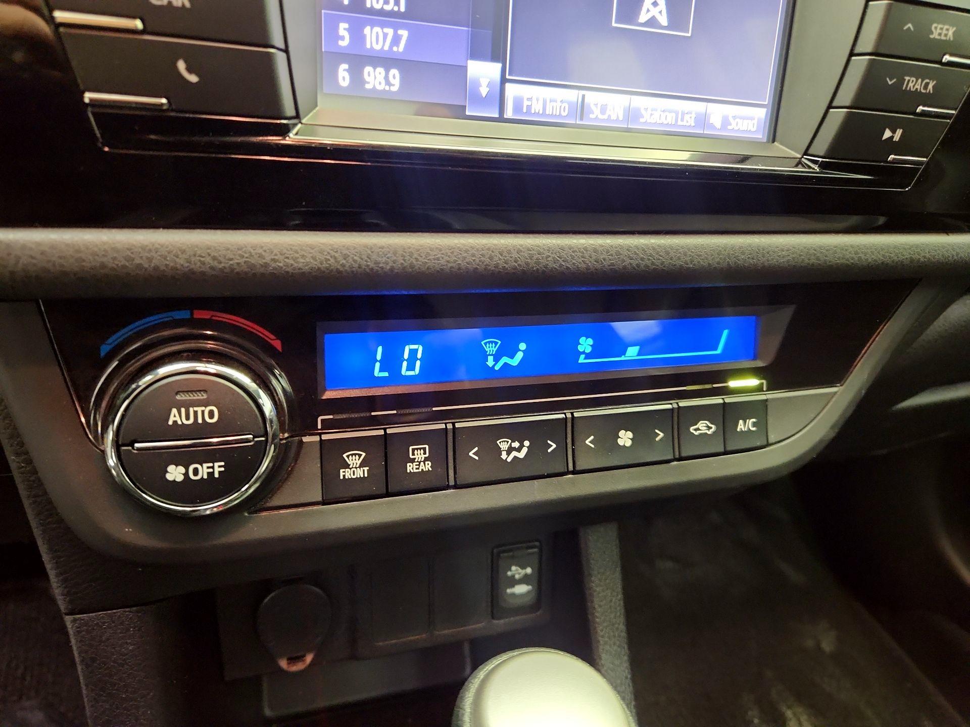 Thumbnail: 2014 Toyota Corolla - 16