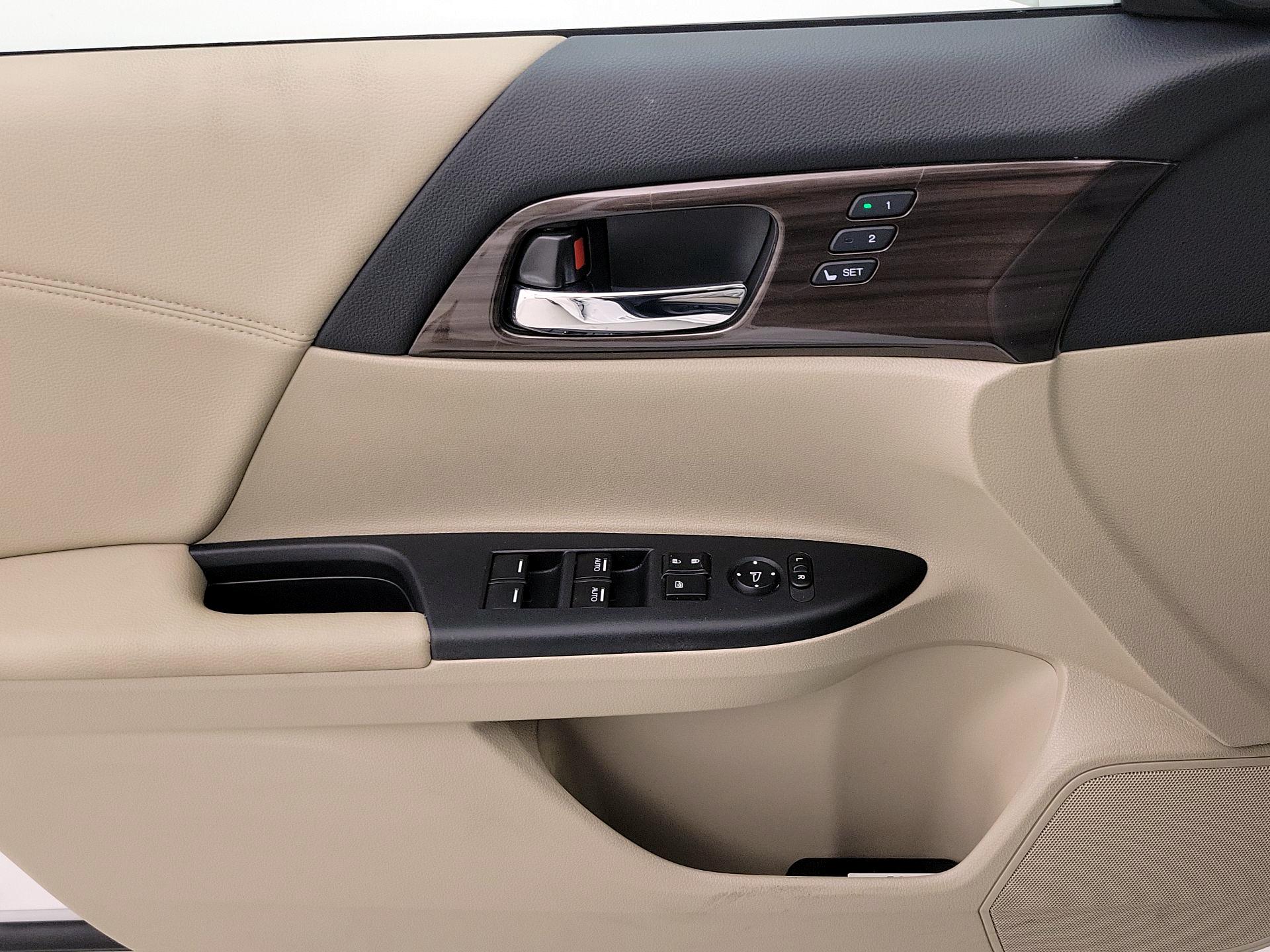 Thumbnail: 2017 Honda Accord - 12