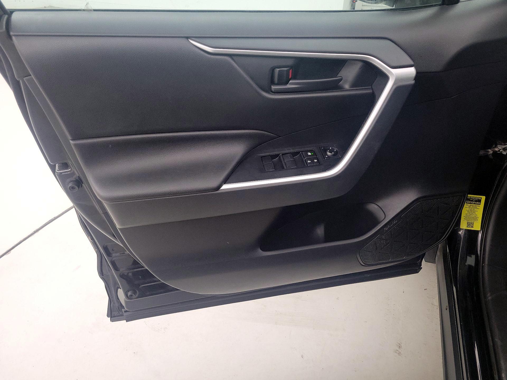 Thumbnail: 2019 Toyota RAV4 - 12