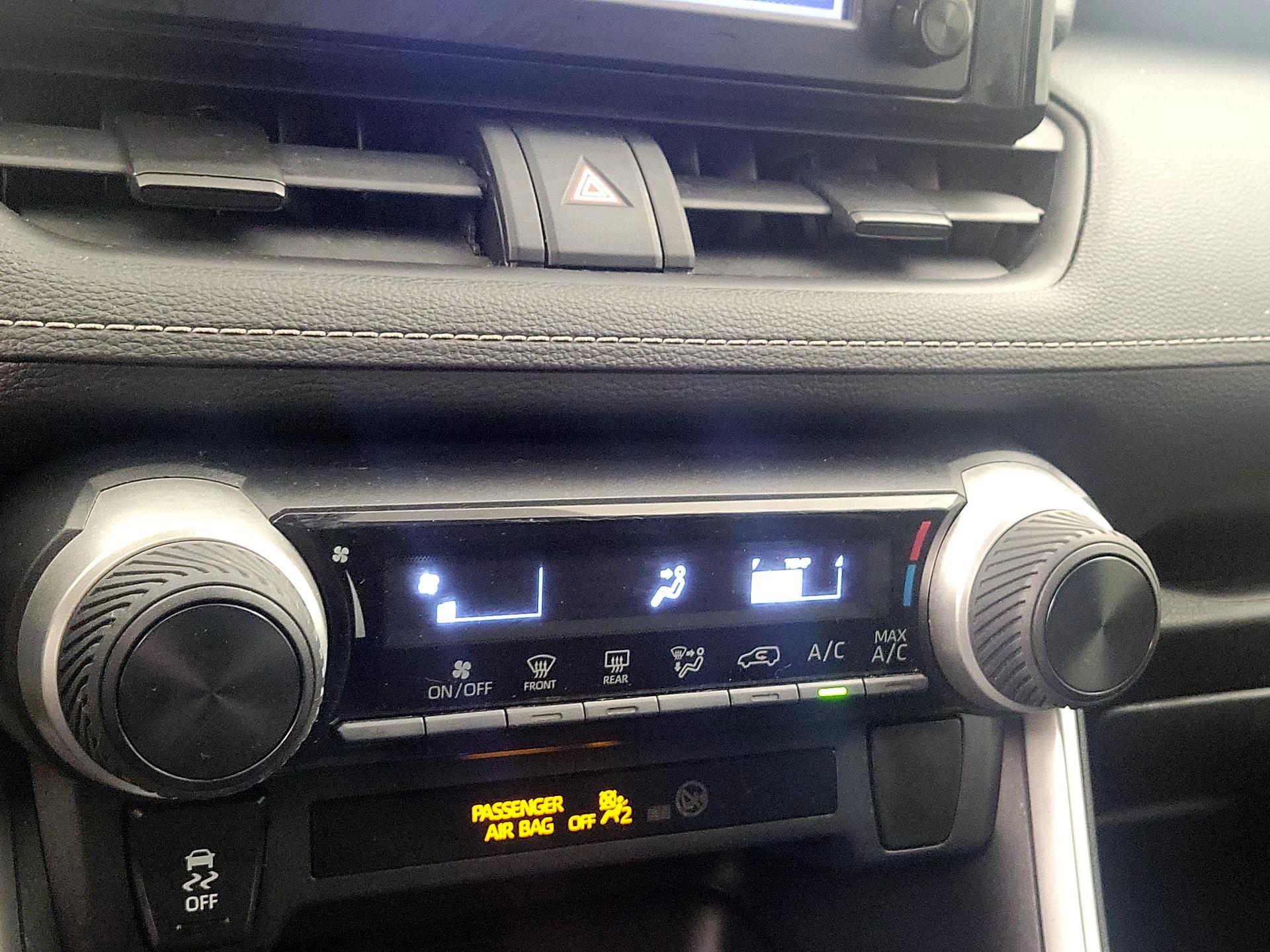 Thumbnail: 2019 Toyota RAV4 - 16