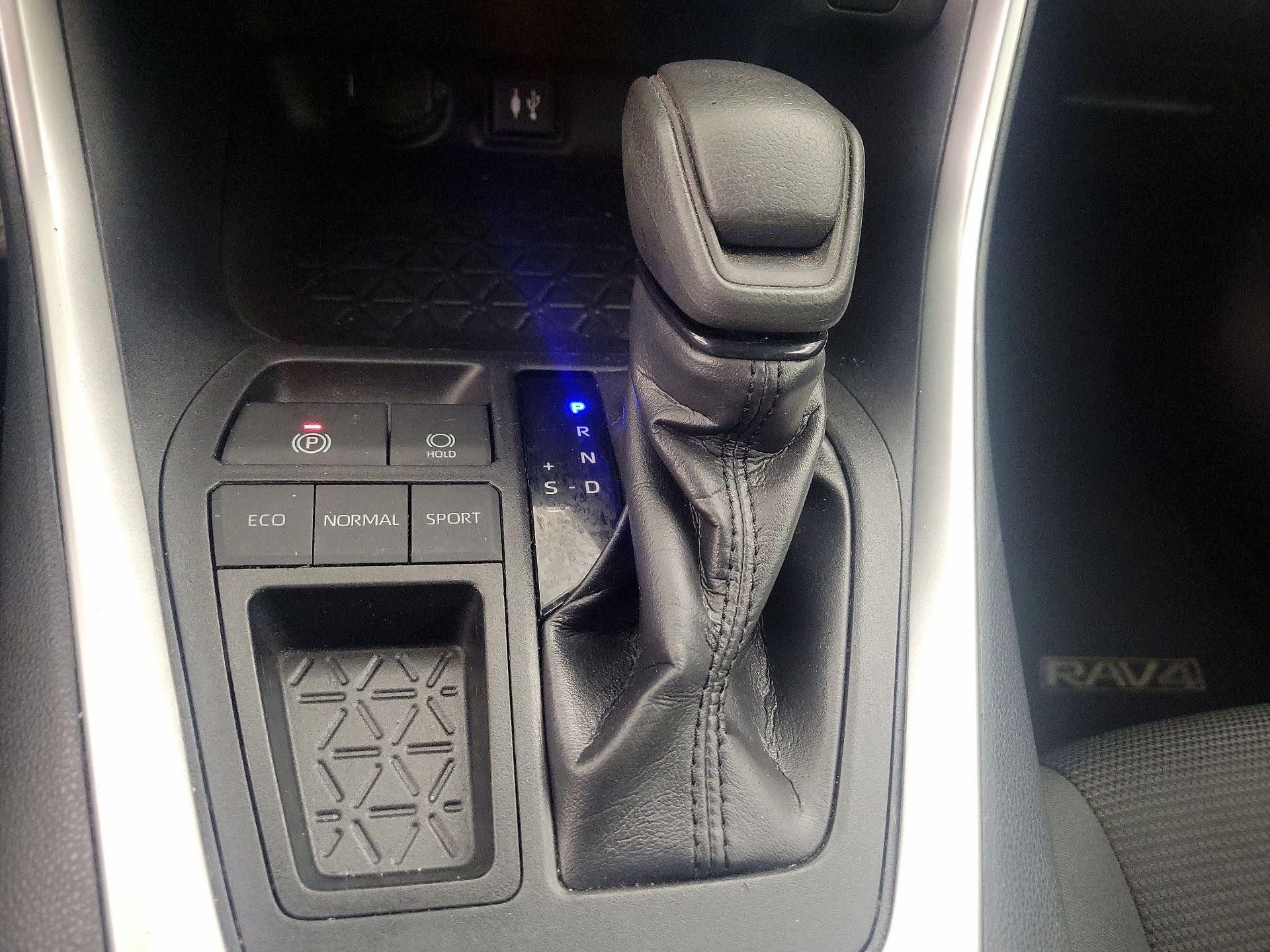 Thumbnail: 2019 Toyota RAV4 - 17