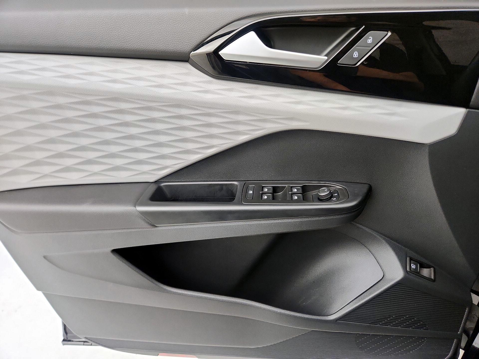 Thumbnail: 2023 Volkswagen Taos - 12