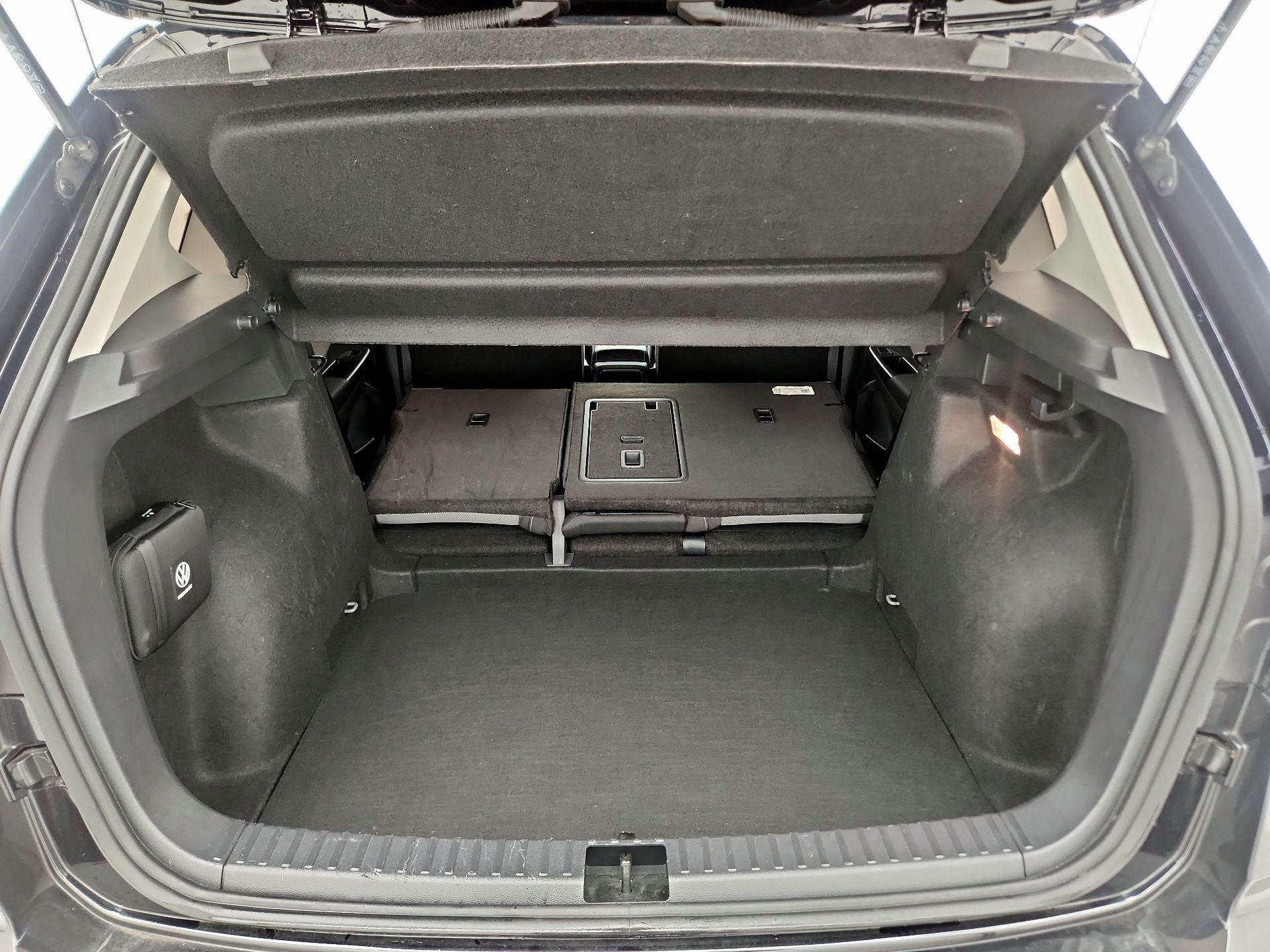 Thumbnail: 2023 Volkswagen Taos - 20