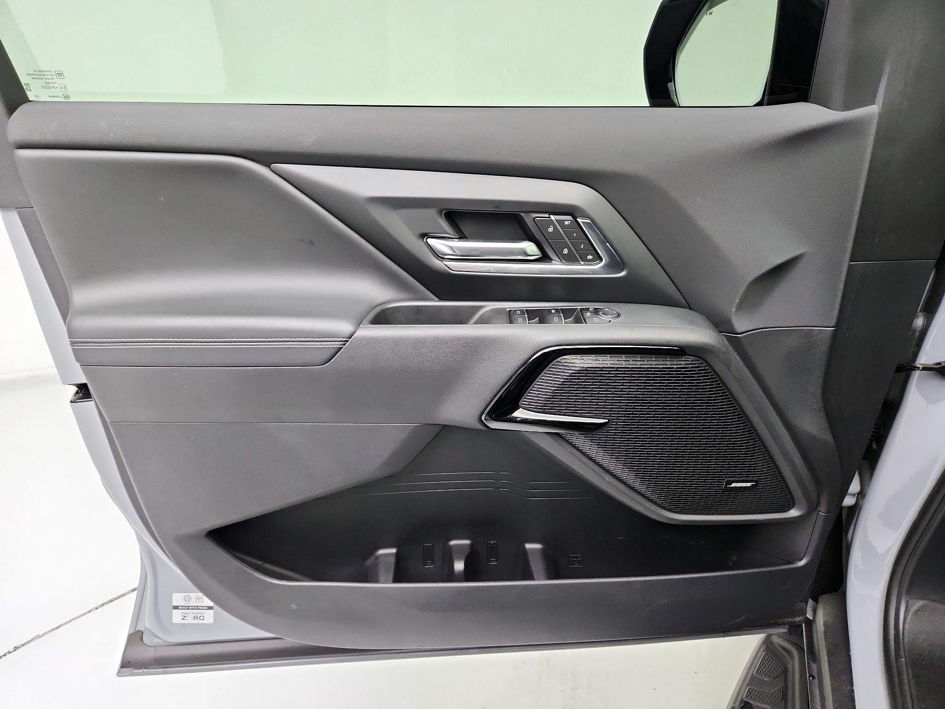 Thumbnail: 2025 Chevrolet Silverado EV - 12