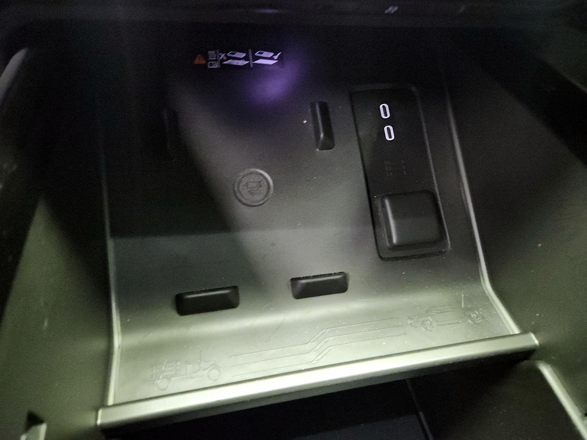 Thumbnail: 2025 Chevrolet Silverado EV - 19