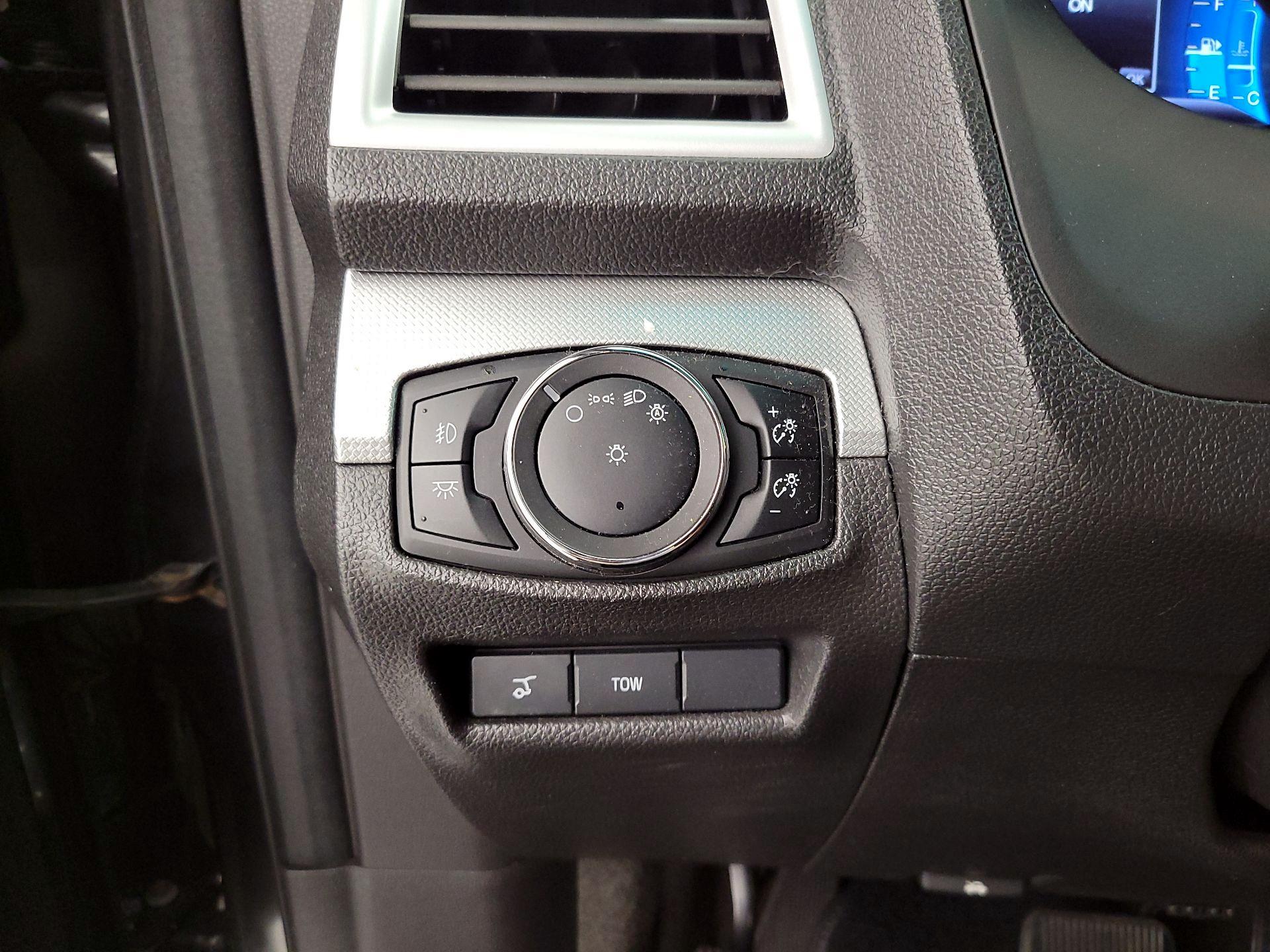 Thumbnail: 2015 Ford Explorer - 13