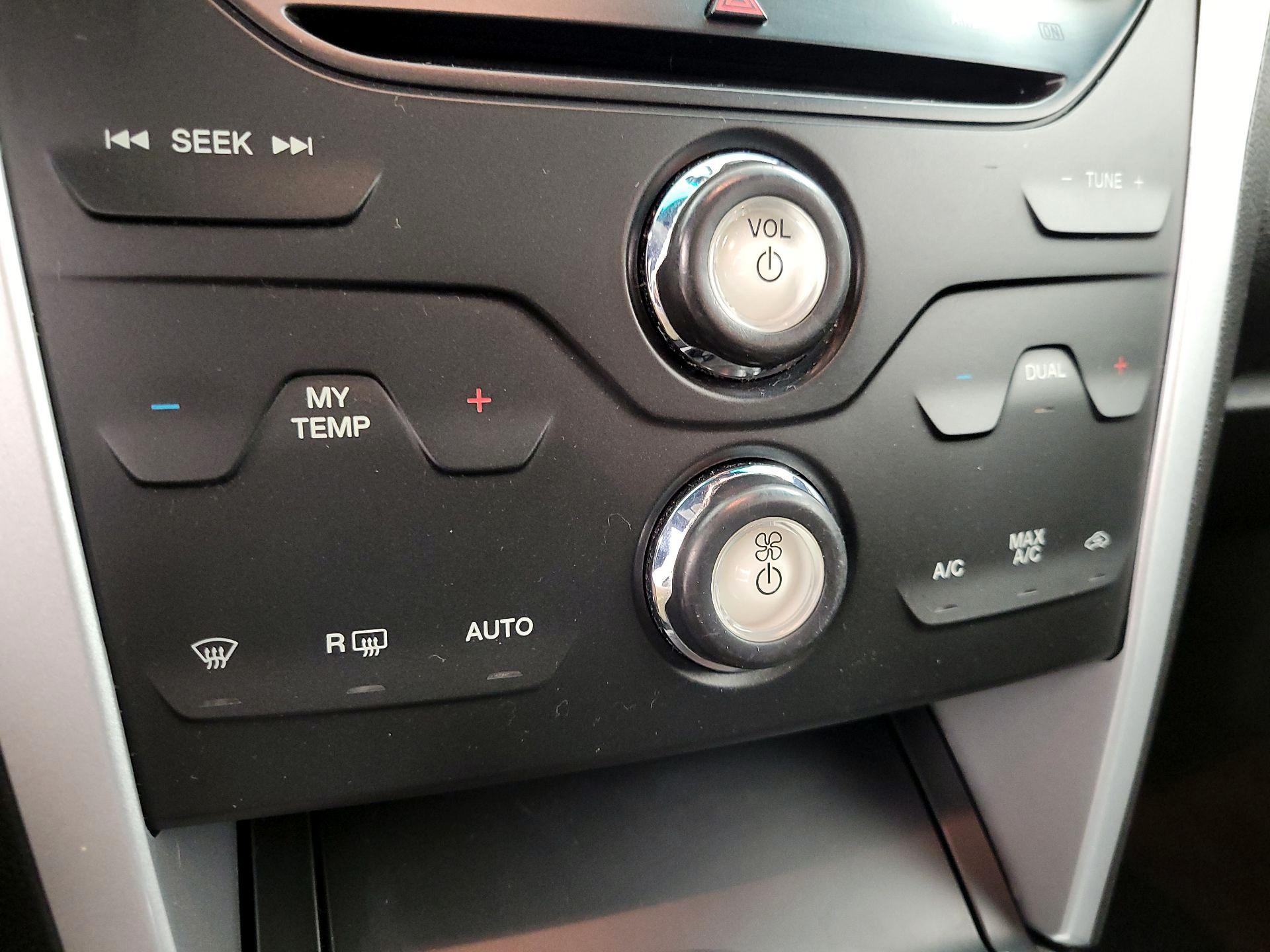 Thumbnail: 2015 Ford Explorer - 17