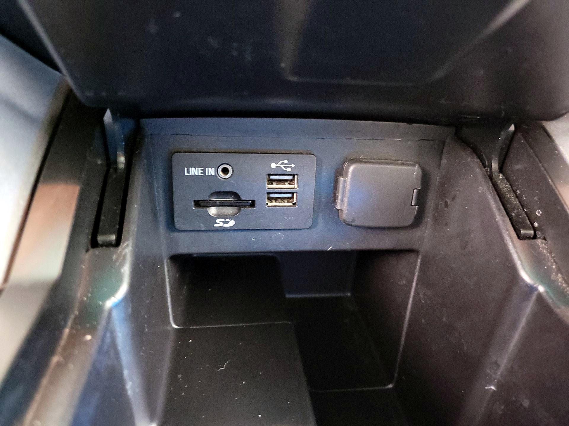 Thumbnail: 2015 Ford Explorer - 19