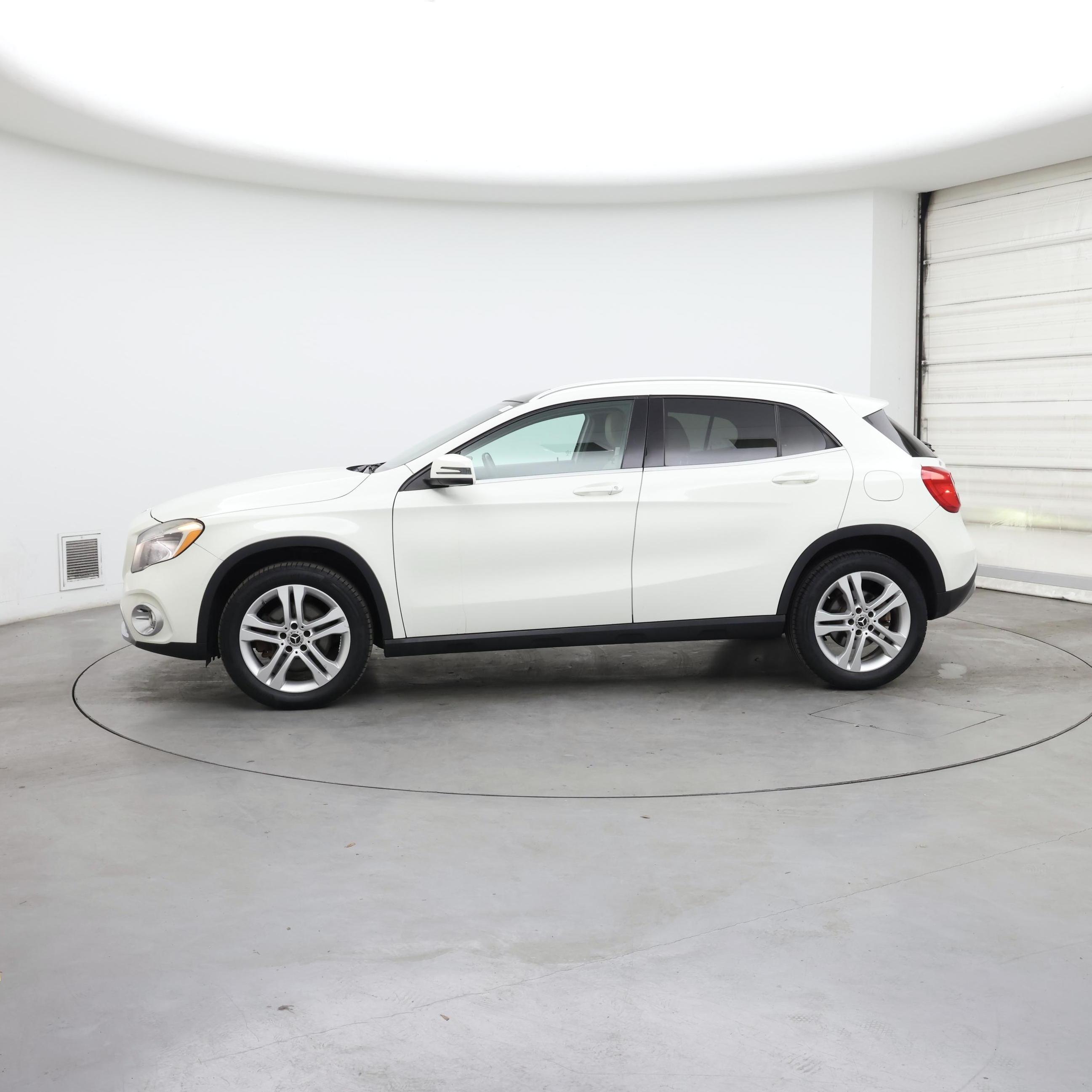 Thumbnail: 2018 Mercedes-Benz GLA - 3