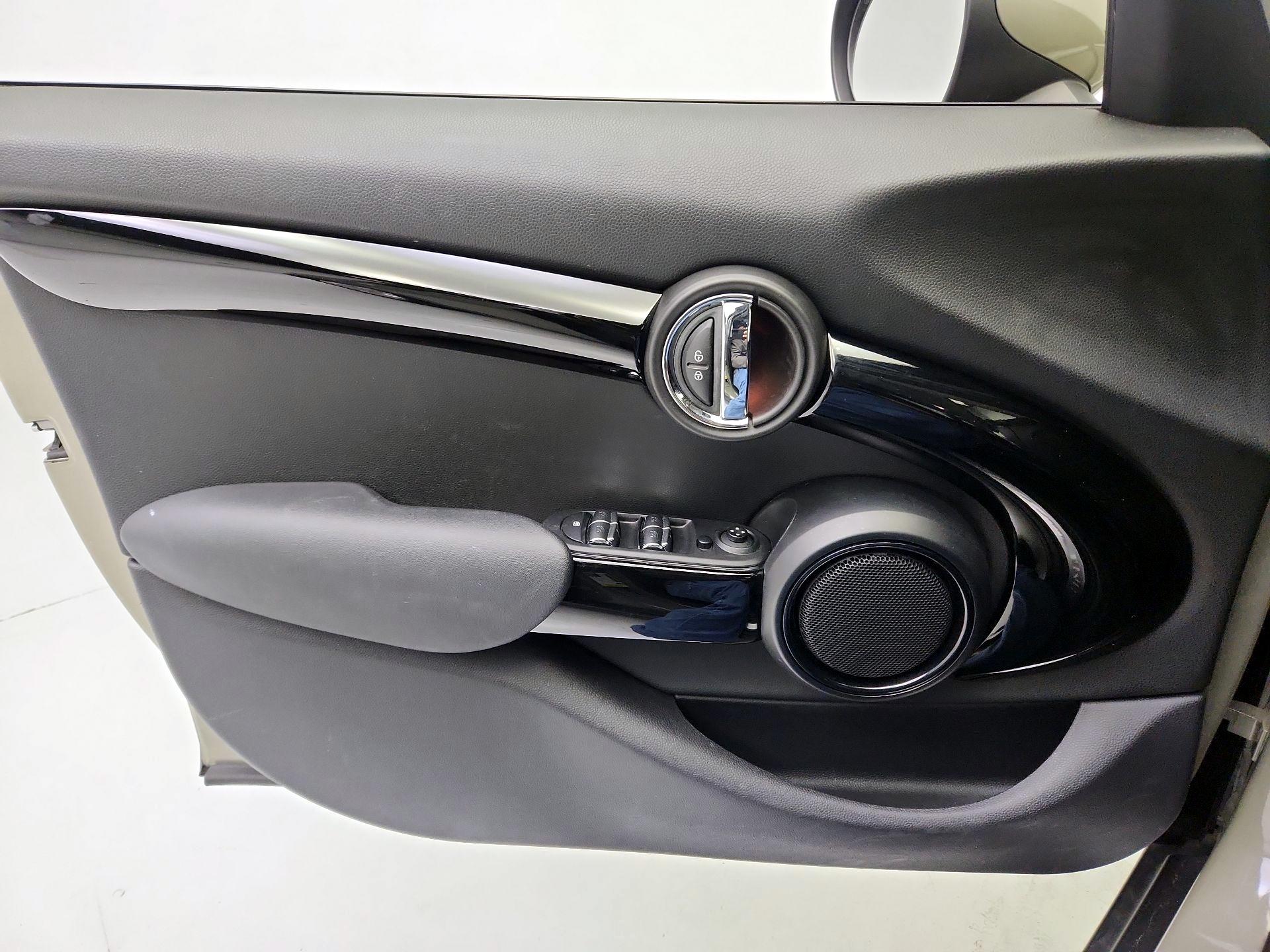 Thumbnail: 2019 MINI Cooper Hardtop - 12