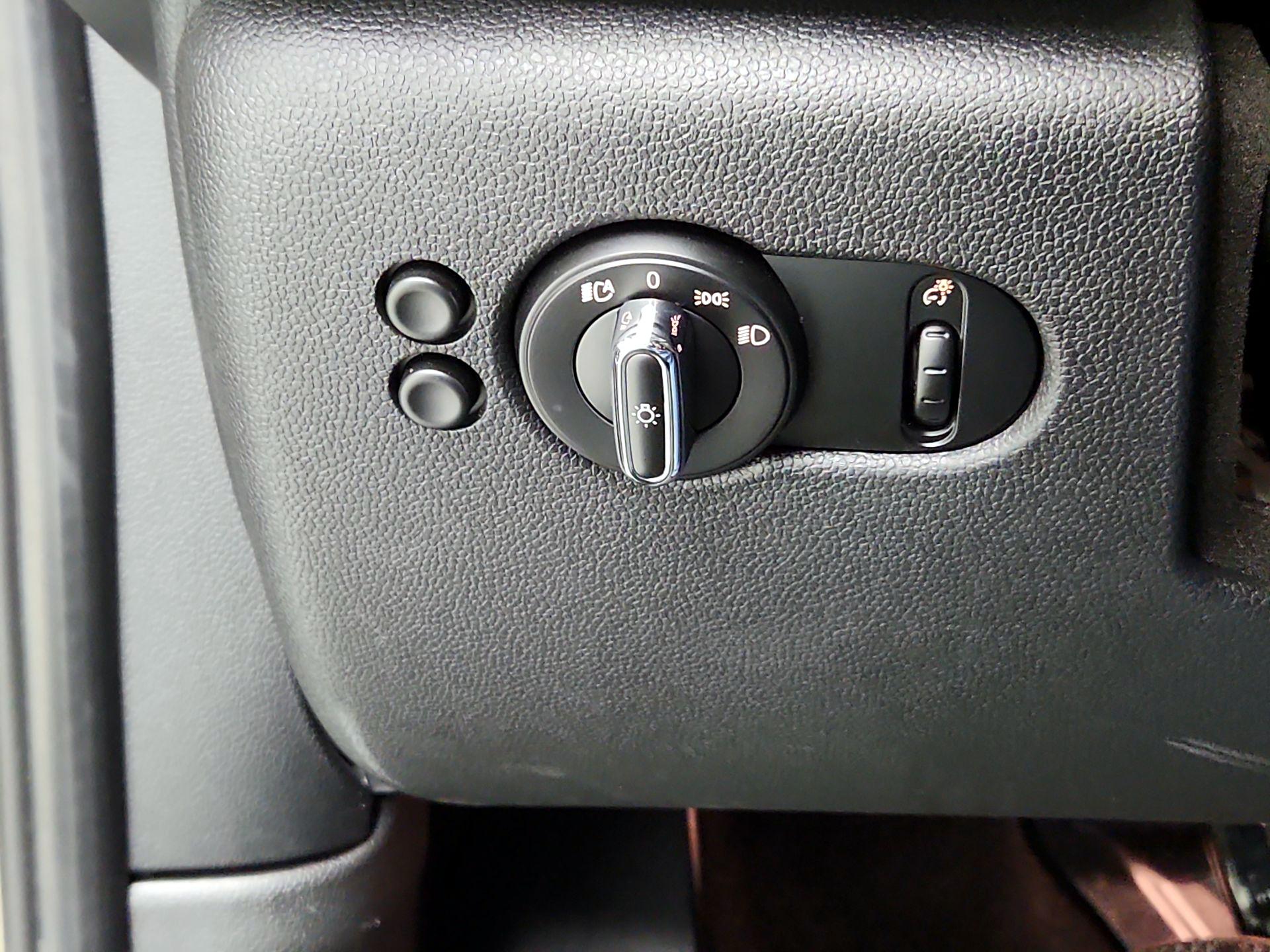 Thumbnail: 2019 MINI Cooper Hardtop - 13