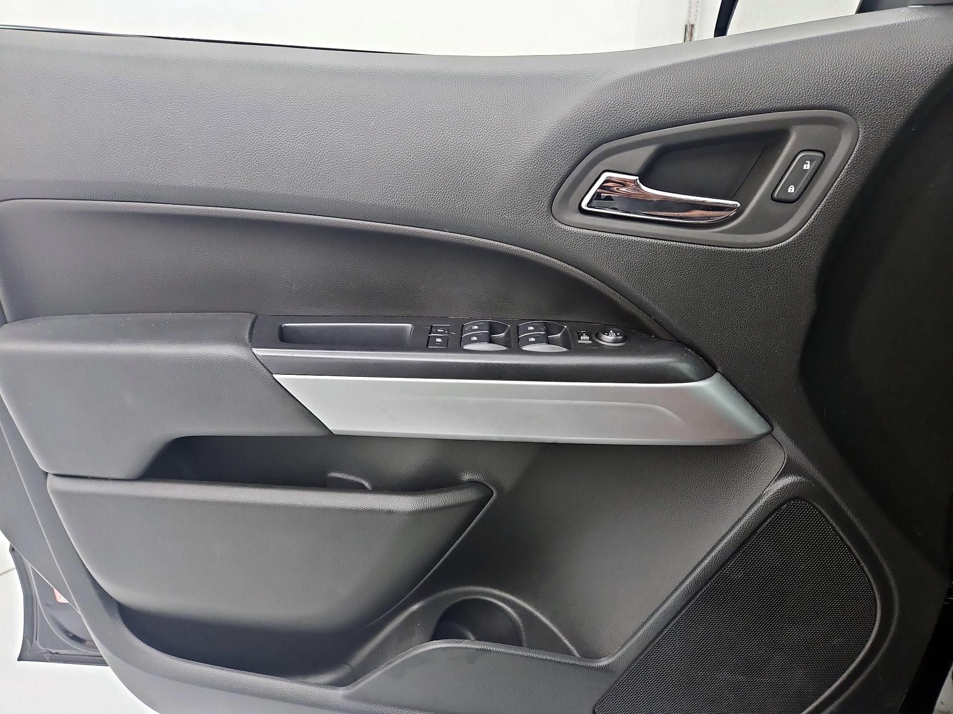 Thumbnail: 2022 Chevrolet Colorado - 12