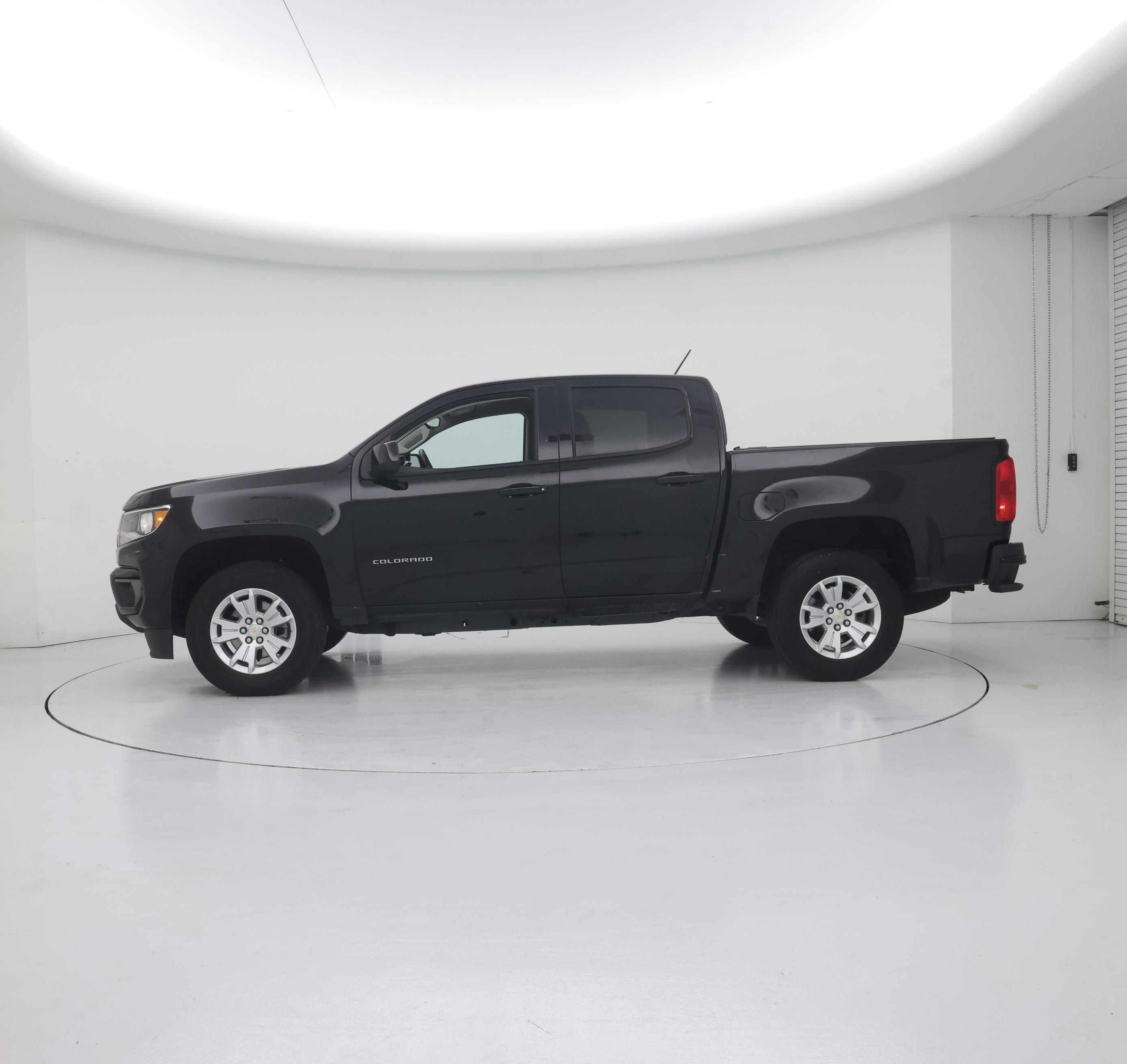 Thumbnail: 2022 Chevrolet Colorado - 3