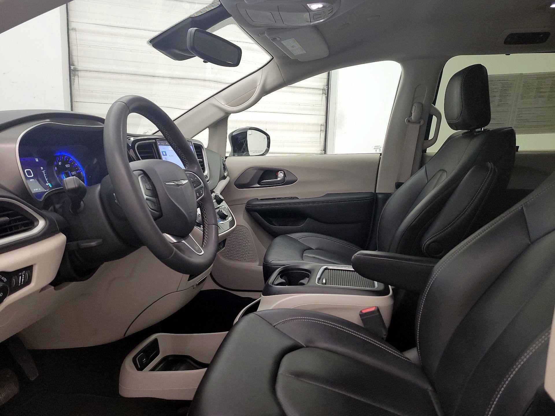 Thumbnail: 2024 Chrysler Pacifica - 11