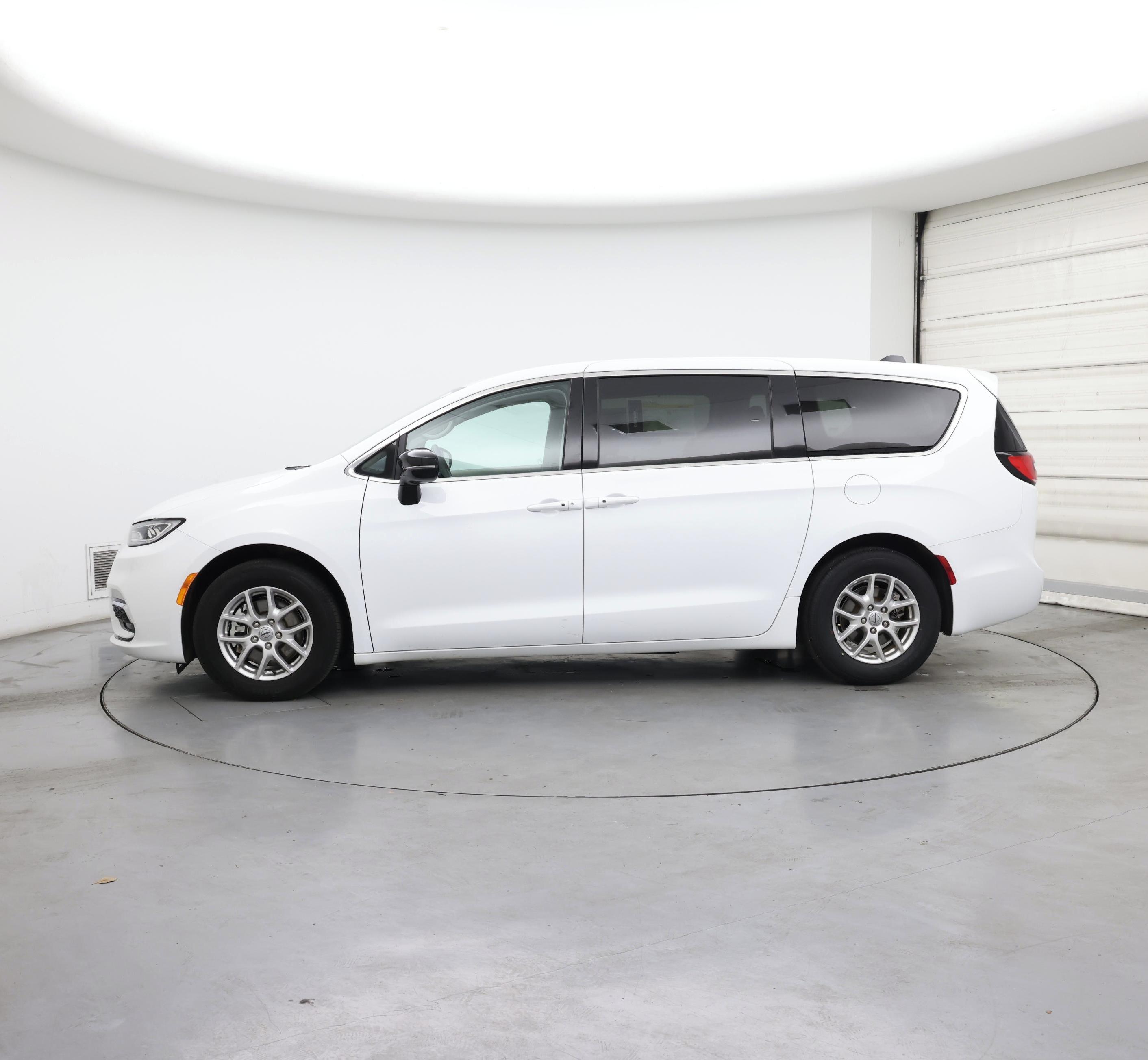 Thumbnail: 2024 Chrysler Pacifica - 3