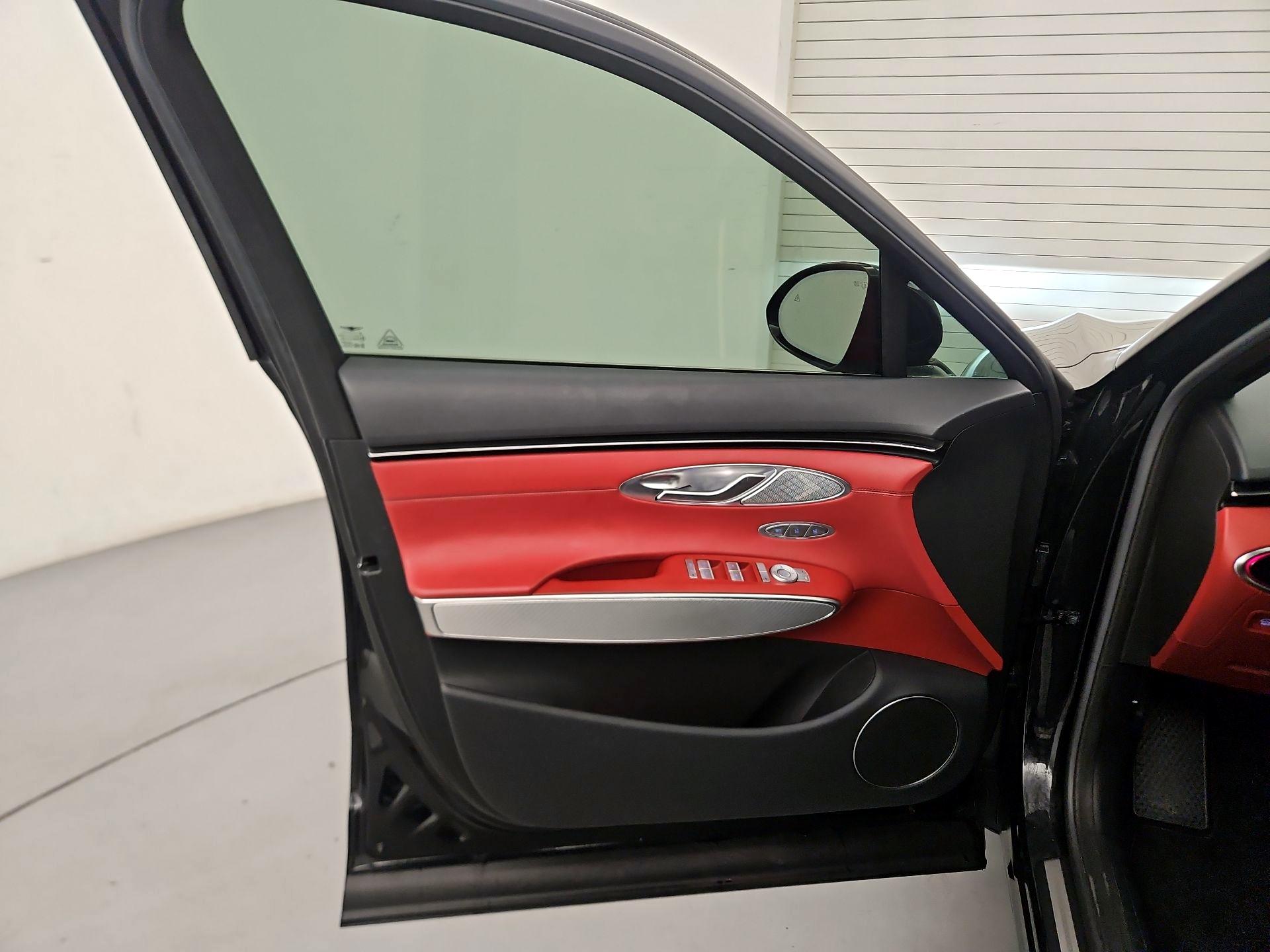 Thumbnail: 2022 Genesis GV70 - 12